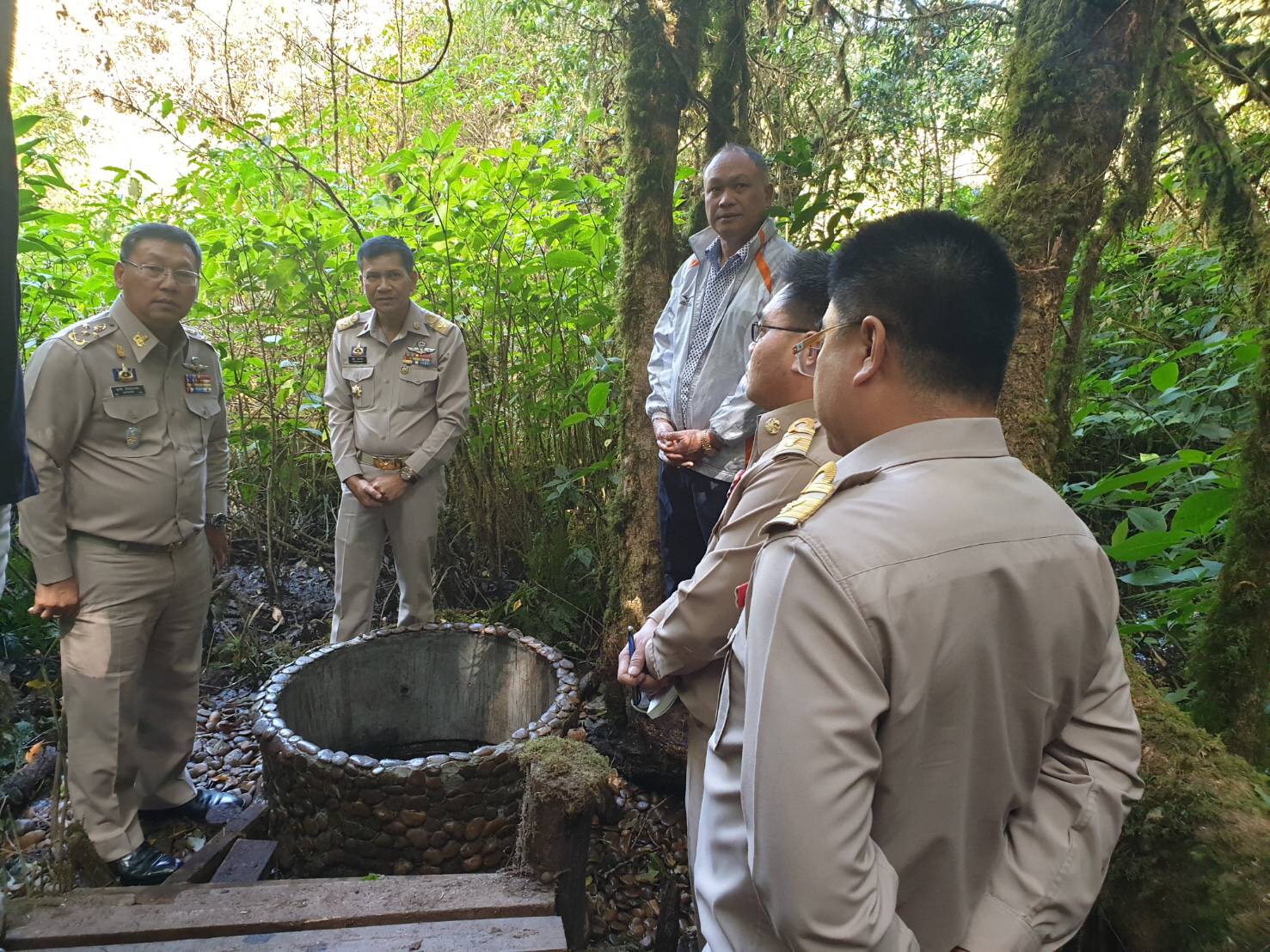 พ่อเมืองเชียงใหม่นำคณะ สำรวจแหล่งน้ำศักดิ์สิทธิ์ พร้อมระบุเตรียมจัดพิธีให้เรียบร้อยสมพระเกียรติ