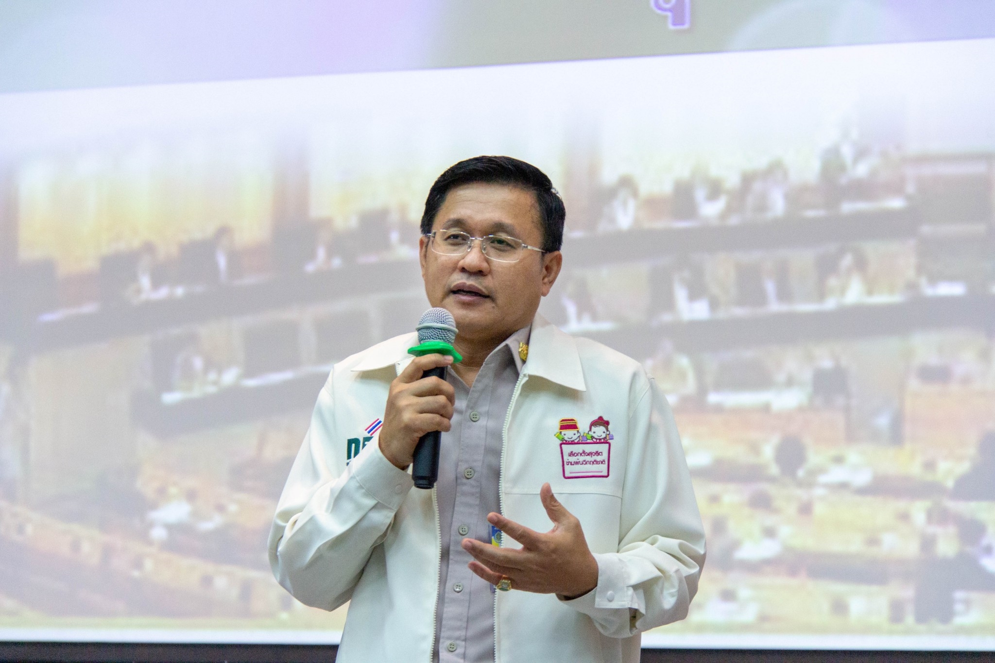 สถานีวิทยุเสียงสื่อสารมวลชน คณะการสื่อสารมวลชน มหาวิทยาลัยเชียงใหม่ จัดอบรมให้ความรู้เรื่องการเลือกตั้ง 2562แก่นักศึกษาเพื่อผลิตข่าวเลือกตั้งในนามสำนักข่าวอ่างแก้ว โดยมี ผอ.กกต.เชียงใหม่ บรรยาย ย้ำสื่อต้องเป็นกลาง นำเสนอข่าวสารที่ถูกต้อง สถานีวิทยุเสียงสื่อสารมวลชน คณะการสื่อสารมวลชน มหาวิทยาลัยเชียงใหม่ จัดอบรมให้ความรู้เรื่องการเลือกตั้ง 2562แก่นักศึกษาเพื่อผลิตข่าวเลือกตั้งในนามสำนักข่าวอ่างแก้ว โดยมี ผอ.กกต.เชียงใหม่ บรรยาย ย้ำสื่อต้องเป็นกลาง นำเสนอข่าวสารที่ถูกต้อง