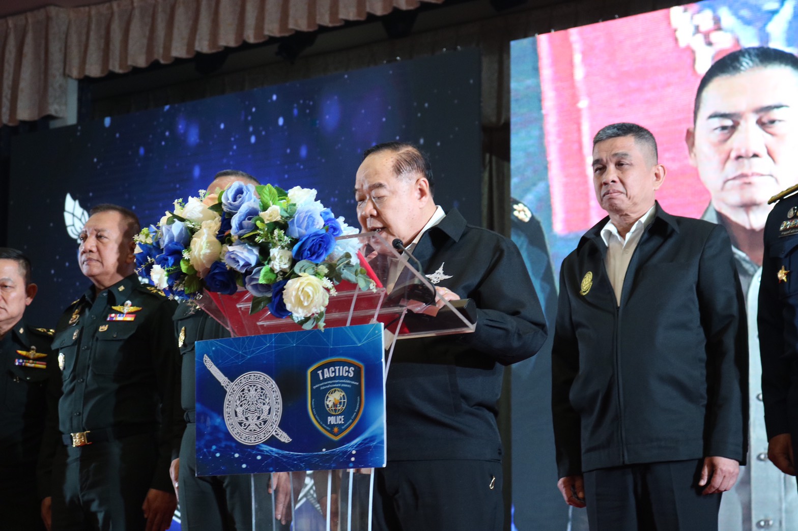 รองนายกรัฐมนตรี และรัฐมนตรีว่าการกระทรวงกลาโหม มอบโฉนดที่ดิน คืนความสุขให้ประชาชน ลดความเหลื่อมล้ำของสังคม ให้คนภาคเหนือ ที่จังหวัดเชียงใหม่ รองนายกรัฐมนตรี และรัฐมนตรีว่าการกระทรวงกลาโหม มอบโฉนดที่ดิน คืนความสุขให้ประชาชน ลดความเหลื่อมล้ำของสังคม ให้คนภาคเหนือ ที่จังหวัดเชียงใหม่