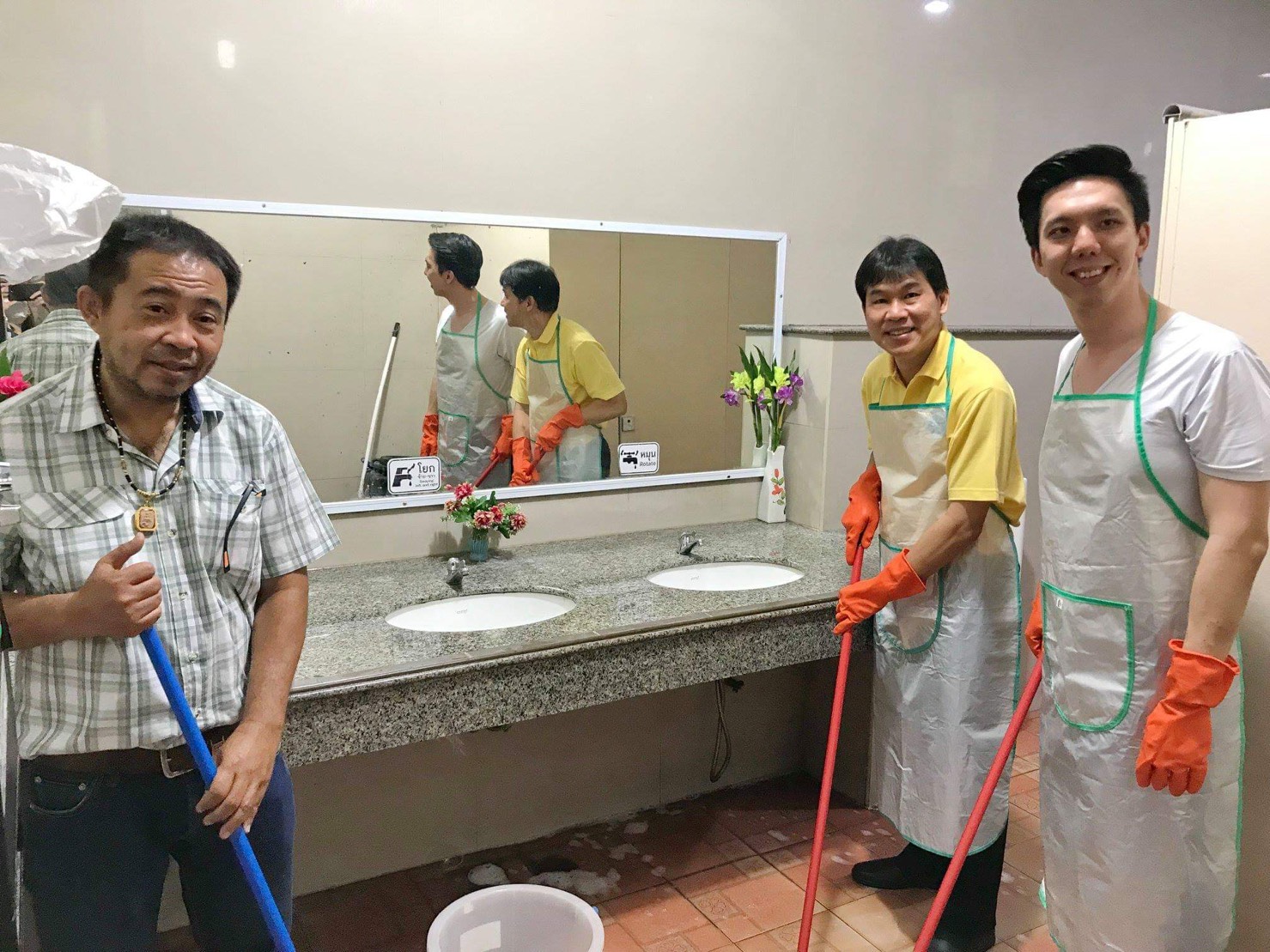 ศูนย์อนามัยที่ 1 เชียงใหม่ จัดกิจกรรมล้างส้วมรับสงกรานต์ ศูนย์อนามัยที่ 1 เชียงใหม่ จัดกิจกรรมล้างส้วมรับสงกรานต์
