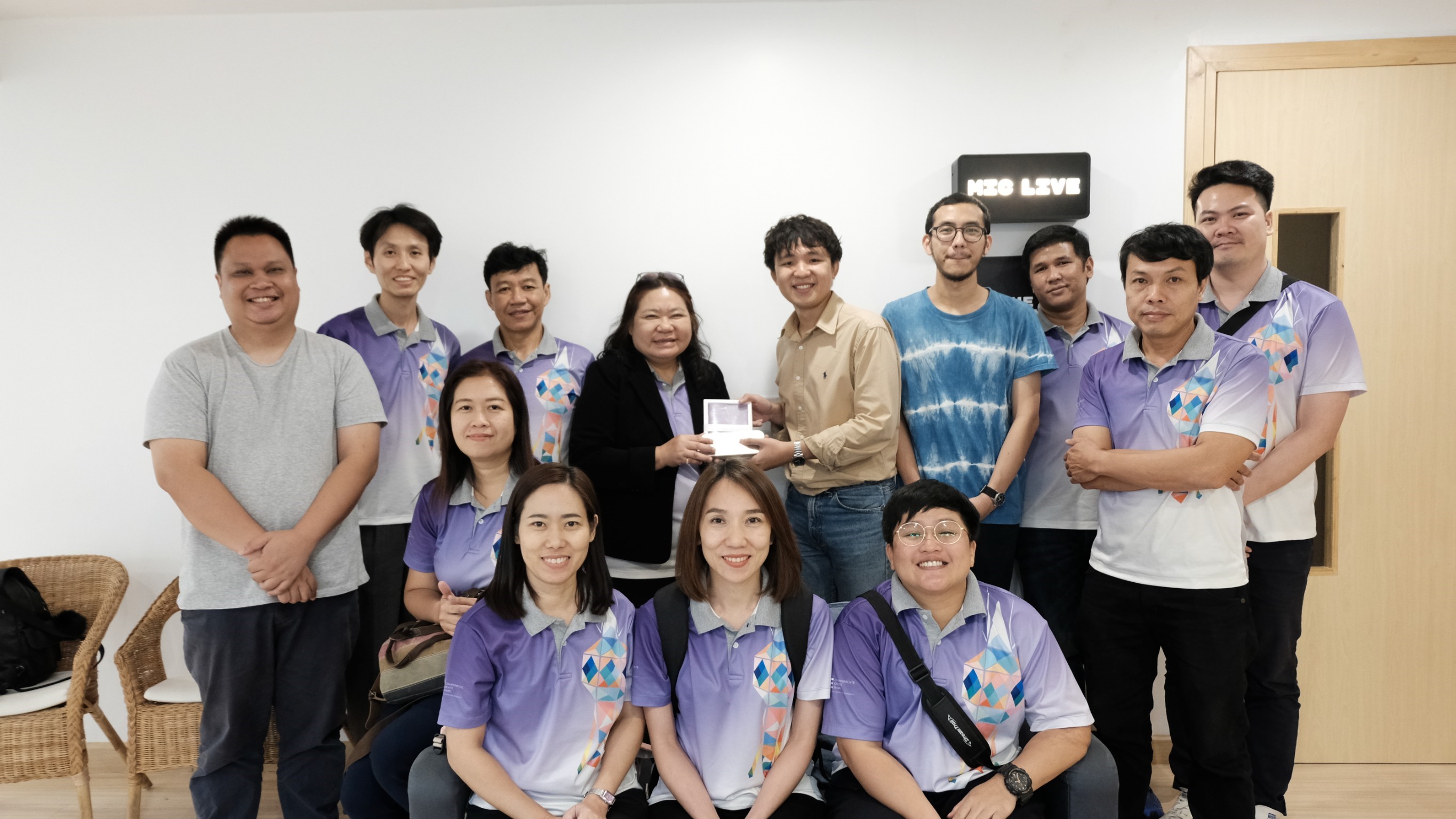 FM100 ศึกษาดูงาน The Standard ด้านการผลิตรายการ Podcast FM100 ศึกษาดูงาน The Standard ด้านการผลิตรายการ Podcast