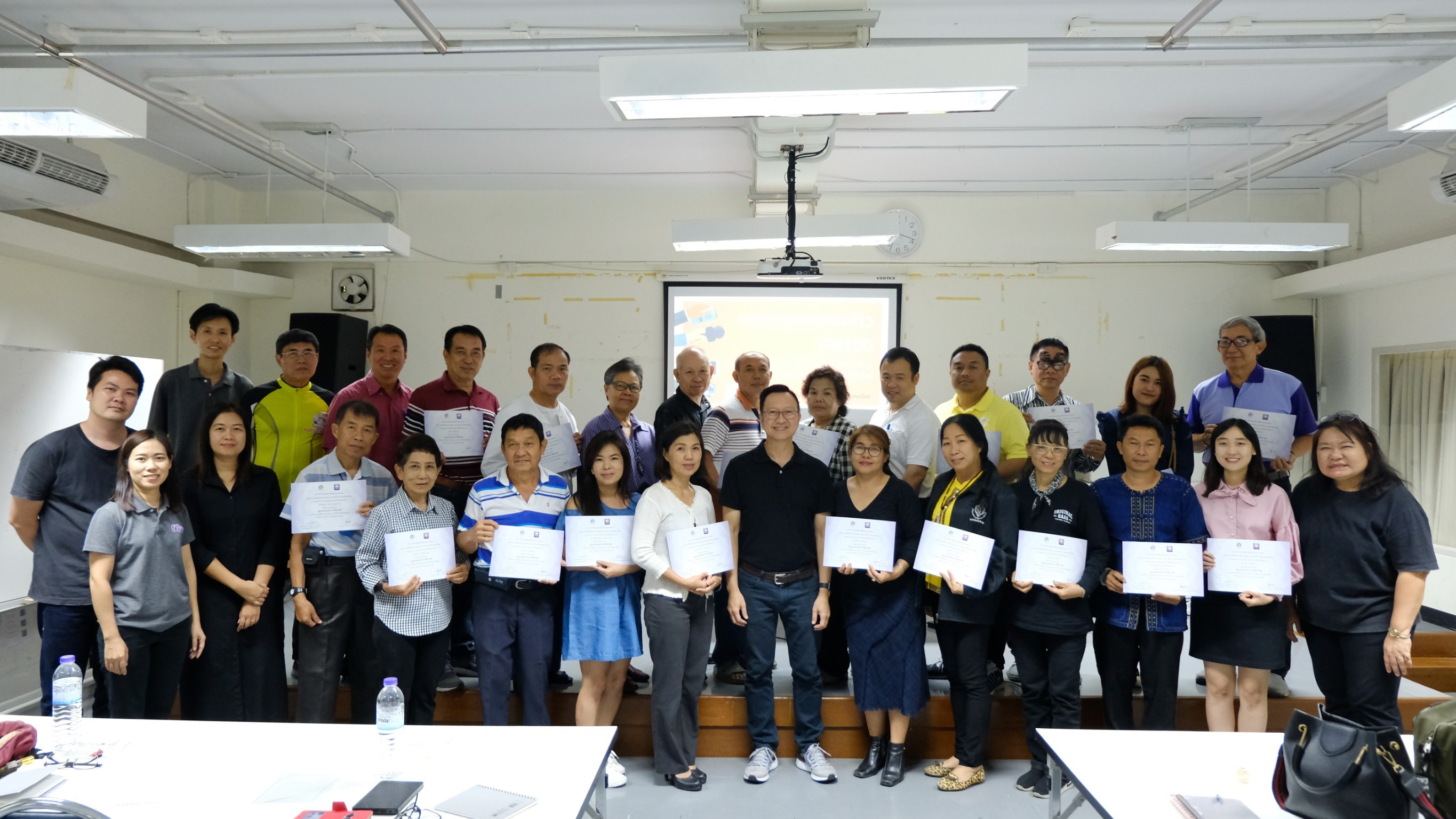 FM100 จัดอบรมชุมชนคนข่าว ดึงผู้ฟังมีส่วนร่วมรายงานข่าวจากพื้นที่ต่างๆ FM100 จัดอบรมชุมชนคนข่าว ดึงผู้ฟังมีส่วนร่วมรายงานข่าวจากพื้นที่ต่างๆ
