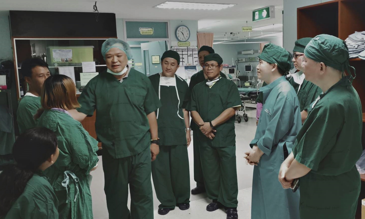 รัฐมนตรีว่าการกระทรวงสาธารณสุข นำทีมแพทย์จุฬาฯ ผ่าตัดหัวใจจากผู้บริจาคอวัยวะ ที่ โรงพยาบาลนครพิงค์ เชียงใหม่ นำไปช่วยเหลือผู้ป่วยด้านหัวใจ รัฐมนตรีว่าการกระทรวงสาธารณสุข นำทีมแพทย์จุฬาฯ ผ่าตัดหัวใจจากผู้บริจาคอวัยวะ ที่ โรงพยาบาลนครพิงค์ เชียงใหม่ นำไปช่วยเหลือผู้ป่วยด้านหัวใจ