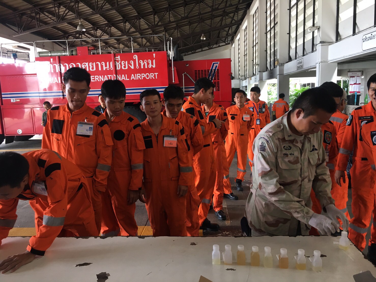 ท่าอากาศยานเชียงใหม่ จู่โจมสุ่มตรวจปัสสาวะของผู้ปฏิบัติงานในสนามบิน ป้องปรามการแพร่ระบาดของยาเสพติด หลังมีแนวโน้มการแพร่ระบาดรุนแรง และพบเจ้าหน้าที่รัฐเข้าไปมีส่วนเกี่ยวข้องมากขึ้น ท่าอากาศยานเชียงใหม่ จู่โจมสุ่มตรวจปัสสาวะของผู้ปฏิบัติงานในสนามบิน ป้องปรามการแพร่ระบาดของยาเสพติด หลังมีแนวโน้มการแพร่ระบาดรุนแรง และพบเจ้าหน้าที่รัฐเข้าไปมีส่วนเกี่ยวข้องมากขึ้น