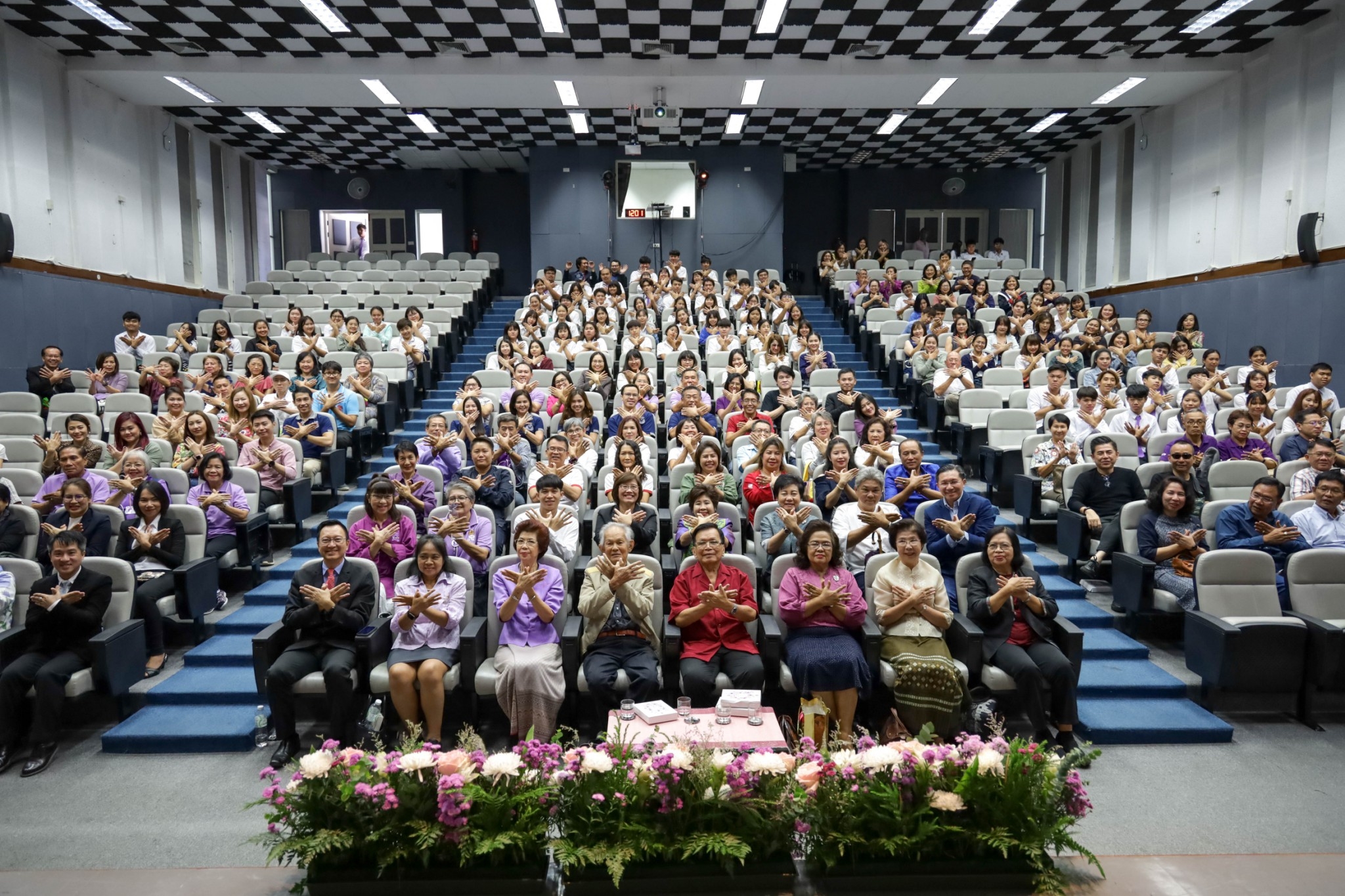 สื่อสารฯ มช. จัดงานพิราบขาวคืนรัง พร้อมมอบรางวัลศิษย์เก่าดีเด่น และมอบทุนการศึกษา สื่อสารฯ มช. จัดงานพิราบขาวคืนรัง พร้อมมอบรางวัลศิษย์เก่าดีเด่น และมอบทุนการศึกษา