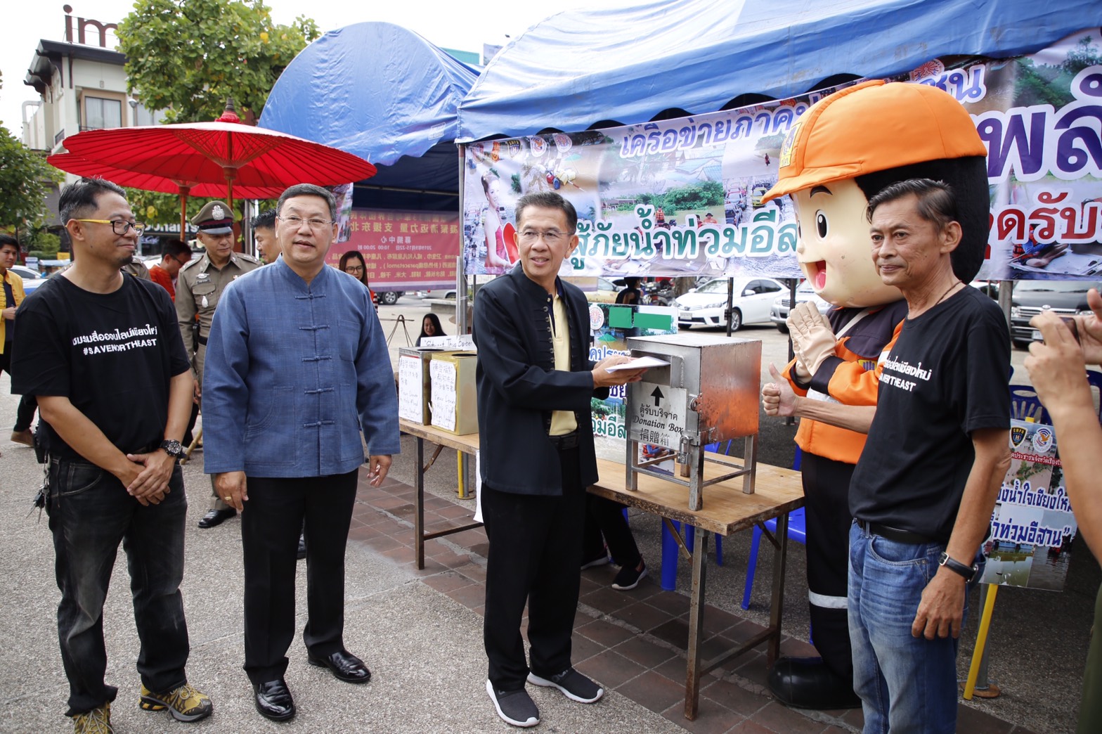 ผู้ว่าฯ เชียงใหม่ ปล่อยขบวนรถขนสิ่งของช่วยเหลือชาว อุบลราชธานี ผู้ว่าฯ เชียงใหม่ ปล่อยขบวนรถขนสิ่งของช่วยเหลือชาว อุบลราชธานี