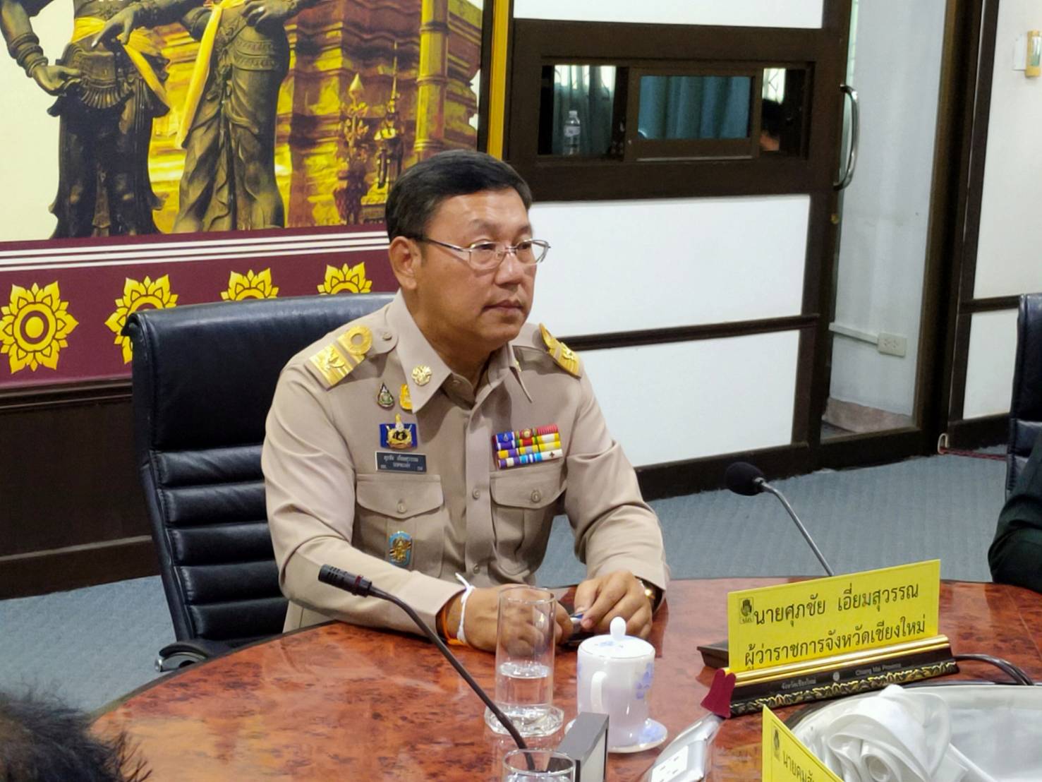 พ่อเมืองเชียงใหม่ ทำงานจนถึงวันสุดท้ายของการรับราชการ พร้อมให้กำลังใจแก่ผู้ปฏิบัติงาน ขอให้มุ่งมั่นทำเพื่อประโยชน์ของพี่น้องชาวเชียงใหม่ต่อไป พ่อเมืองเชียงใหม่ ทำงานจนถึงวันสุดท้ายของการรับราชการ พร้อมให้กำลังใจแก่ผู้ปฏิบัติงาน ขอให้มุ่งมั่นทำเพื่อประโยชน์ของพี่น้องชาวเชียงใหม่ต่อไป