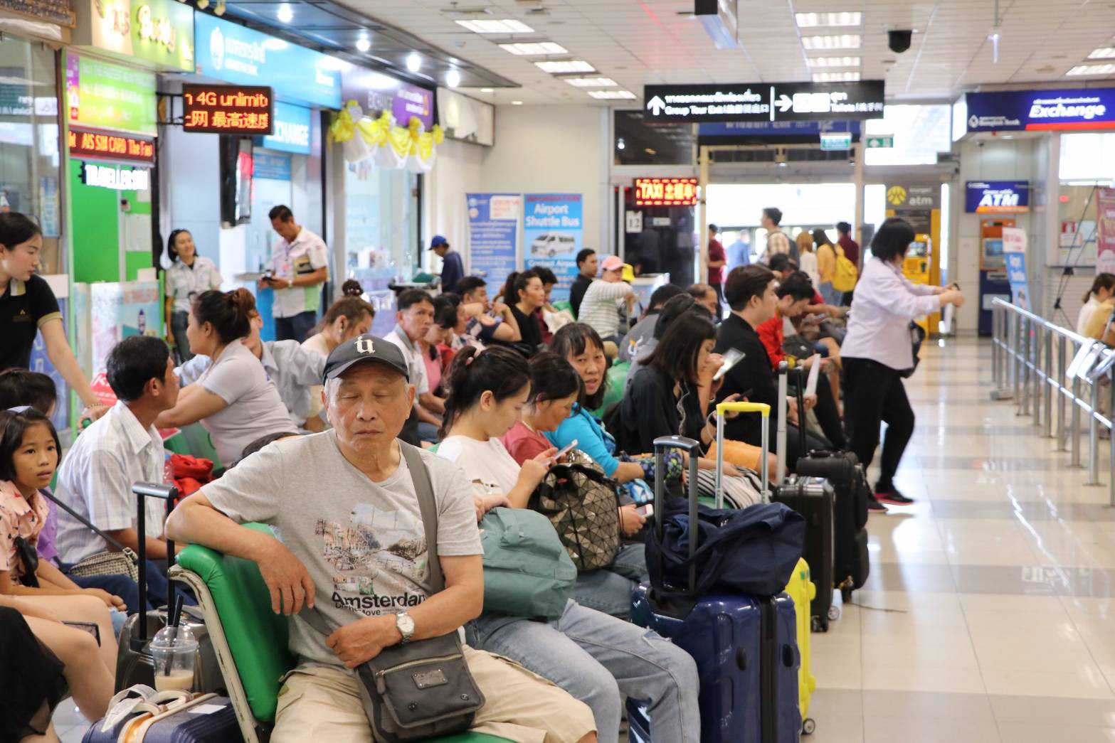 ผู้โดยสารที่เดินทางจากจีนมายังท่าอากาศยานเชียงใหม่ ในช่วง Golden week ของจีนปีนี้ มีอัตราการเพิ่มขึ้นที่ลดลง เมื่อเทียบกับปีก่อน แต่คาดว่าตลอดทั้งปีผู้โดยสารจากจีนน่าจะทะลุเกิน 1 ล้านคน ผู้โดยสารที่เดินทางจากจีนมายังท่าอากาศยานเชียงใหม่ ในช่วง Golden week ของจีนปีนี้ มีอัตราการเพิ่มขึ้นที่ลดลง เมื่อเทียบกับปีก่อน แต่คาดว่าตลอดทั้งปีผู้โดยสารจากจีนน่าจะทะลุเกิน 1 ล้านคน