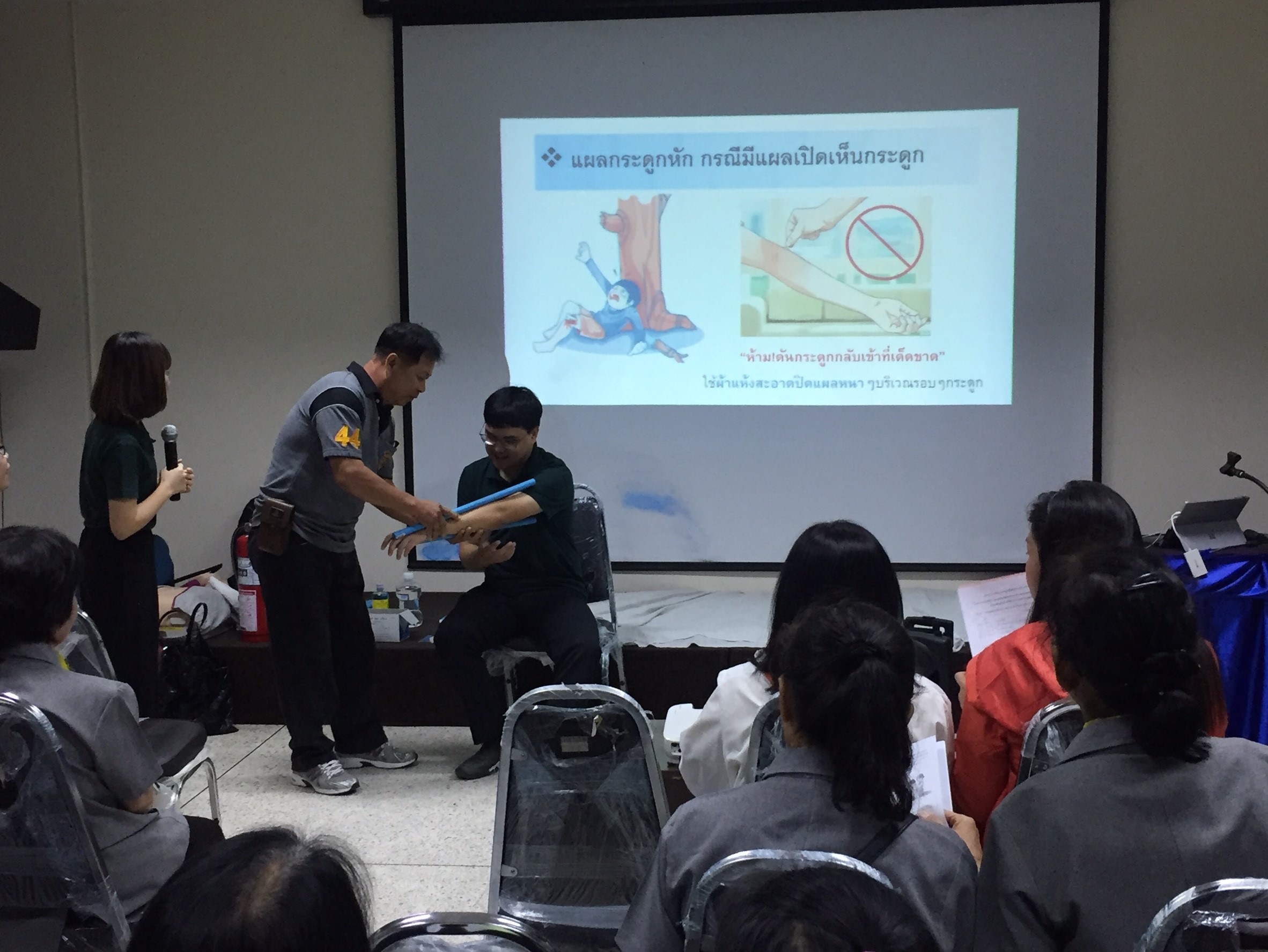 ภาควิชาเวชศาสตร์ครอบครัว คณะแพทยศาสตร์ มหาวิทยาลัยเชียงใหม่ จัดอบรมอาสาฉุกเฉินชุมชน 5 รุ่น ครั้งที่ 3 เพื่อเพิ่มศักยภาพในการช่วยเหลือ ภาควิชาเวชศาสตร์ครอบครัว คณะแพทยศาสตร์ มหาวิทยาลัยเชียงใหม่ จัดอบรมอาสาฉุกเฉินชุมชน 5 รุ่น ครั้งที่ 3 เพื่อเพิ่มศักยภาพในการช่วยเหลือ