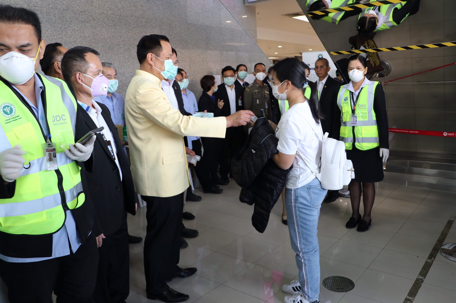 รัฐมนตรีว่าการกระทรวงสาธารณสุขตรวจเยี่ยมให้กำลังใจเจ้าหน้าที่ประจำจุดคัดกรองท่าอากาศยานเชียงใหม่ รัฐมนตรีว่าการกระทรวงสาธารณสุขตรวจเยี่ยมให้กำลังใจเจ้าหน้าที่ประจำจุดคัดกรองท่าอากาศยานเชียงใหม่