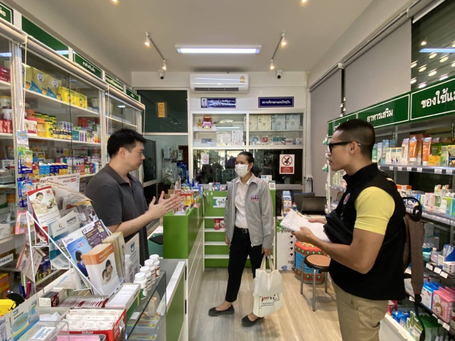 สำนักงานพาณิชย์จังหวัดเชียงใหม่ และ กอ.รมน จังหวัดเชียงใหม่ออกตรวจสอบติดตามสถานการณ์การจำหน่ายหน้ากากอนามัย และเจลล้างมือ สำนักงานพาณิชย์จังหวัดเชียงใหม่ และ กอ.รมน จังหวัดเชียงใหม่ออกตรวจสอบติดตามสถานการณ์การจำหน่ายหน้ากากอนามัย และเจลล้างมือ