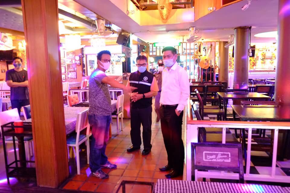 เชียงใหม่ตรวจเข้มสถานบริการ หลังออกคำสั่งให้ปิด 14 วัน ป้องกันโรค COVID-19 เชียงใหม่ตรวจเข้มสถานบริการ หลังออกคำสั่งให้ปิด 14 วัน ป้องกันโรค COVID-19