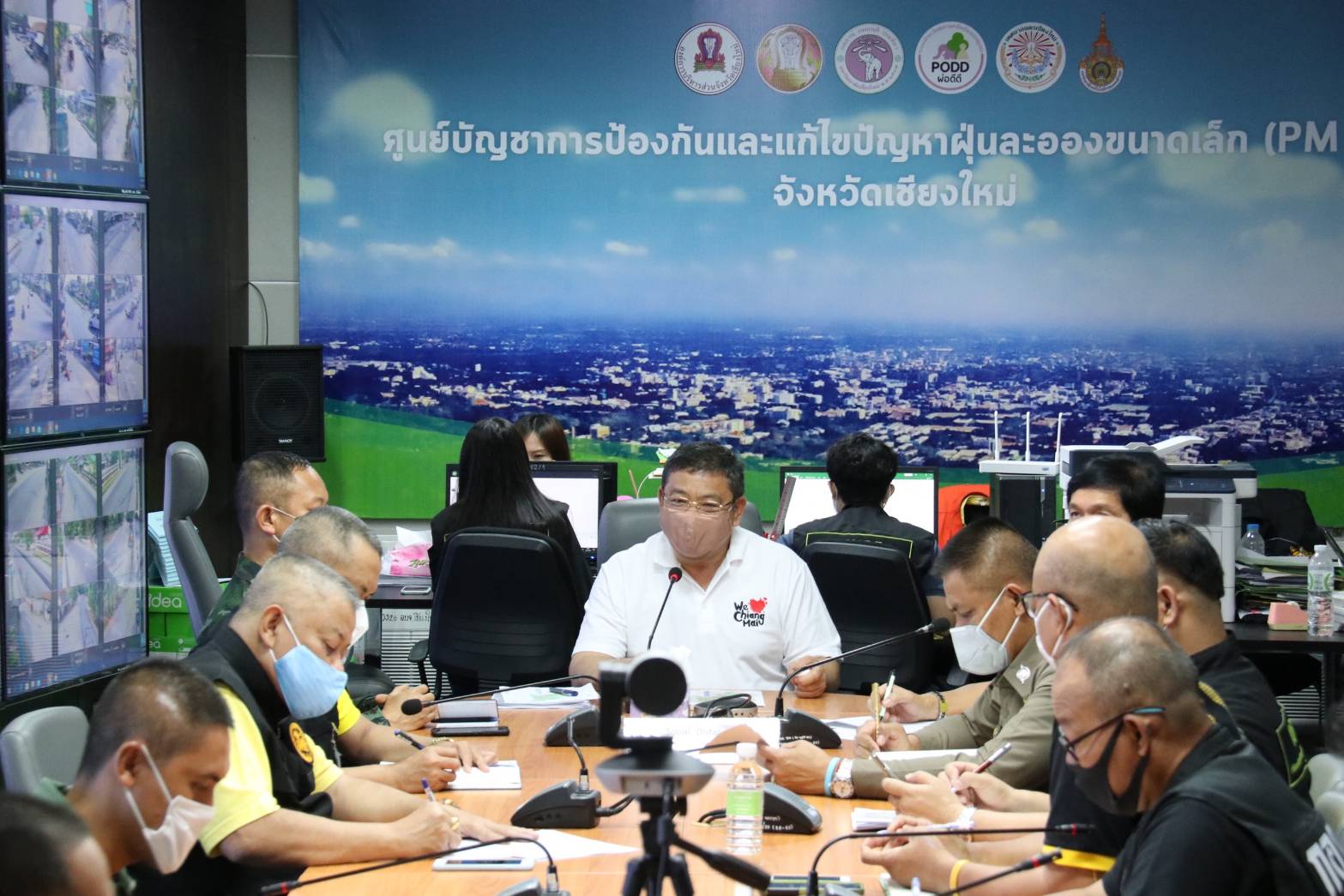 เชียงใหม่ยังพบจุดความร้อน และการลับลอบเผาในพื้นที่ป่า ผู้ว่าฯ กำชับทุกอำเภอ ทำแผนบริหารจัดการเชื้อเพลิงให้ รัดกุมหวั่นปัญหาฝุ่นละออง ส่งผลกระทบต่อสุขภาพของประชาชน ด้าน ผอ.สำนักจัดการป่าไม้ที่ 1 สั่ง จนท.ทุกหน่วยรวบรวมพยานหลักฐาน หากพบการเผาเพื่อให้เป็นป่า เชียงใหม่ยังพบจุดความร้อน และการลับลอบเผาในพื้นที่ป่า ผู้ว่าฯ กำชับทุกอำเภอ ทำแผนบริหารจัดการเชื้อเพลิงให้ รัดกุมหวั่นปัญหาฝุ่นละออง ส่งผลกระทบต่อสุขภาพของประชาชน ด้าน ผอ.สำนักจัดการป่าไม้ที่ 1 สั่ง จนท.ทุกหน่วยรวบรวมพยานหลักฐาน หากพบการเผาเพื่อให้เป็นป่า