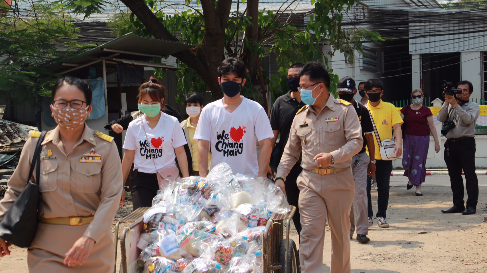 พมจ. เชียงใหม่ ลงพื้นที่มอบถุงยังชีพ ส่งความห่วงใยสู่ชุมชน