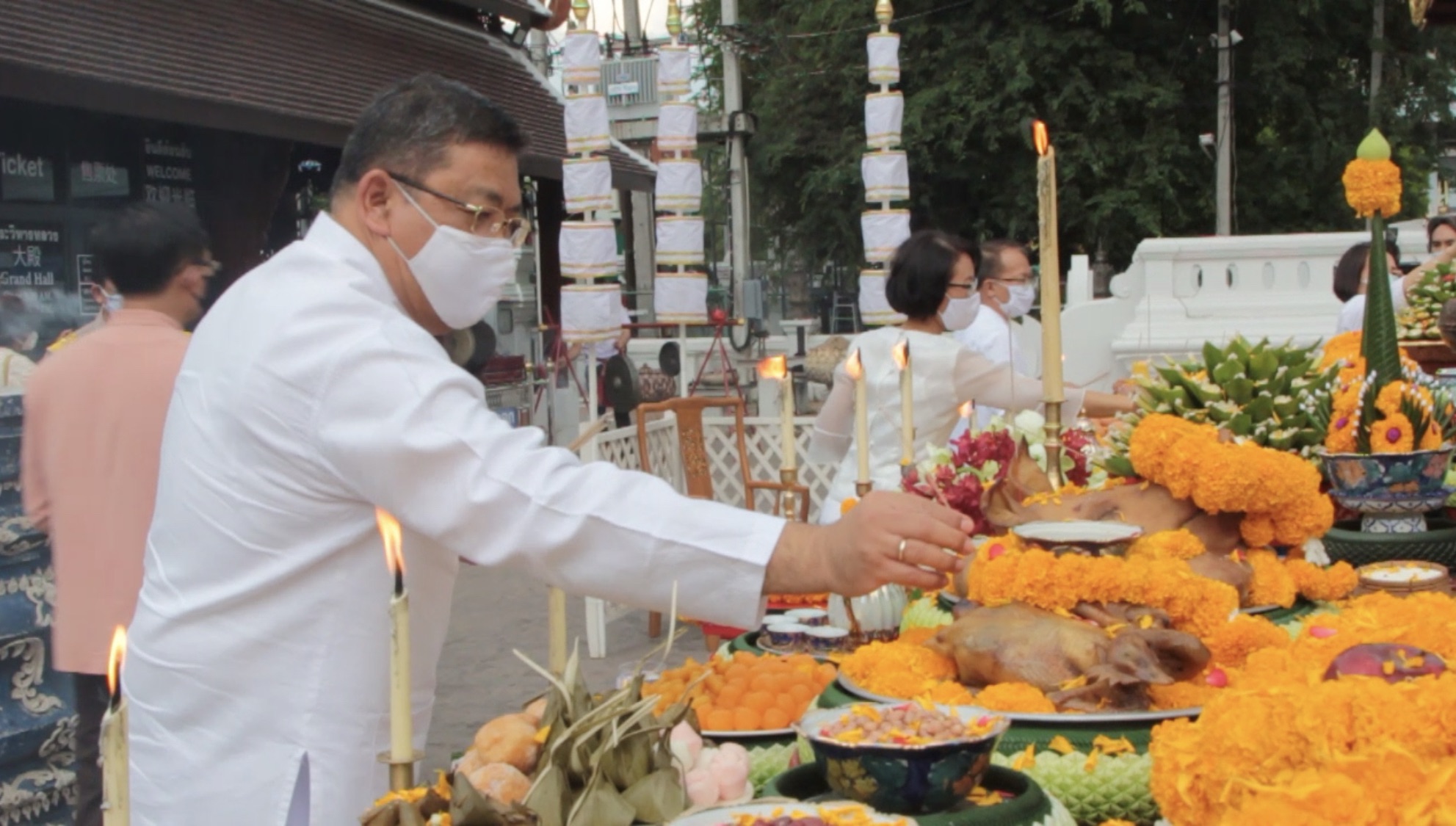 จังหวัดเชียงใหม่จัดพิธีถวายเครื่องสักการะเสาอินทขิล หรือเสาหลักเมืองเชียงใหม่ ณ วัดเจดีย์หลวง วรวิหาร พร้อมขอความร่วมมือประชาชนงดการใส่ขันดอกในปีนี้ เพื่อป้องกันการแพร่ระบาดของโควิด-19 จังหวัดเชียงใหม่จัดพิธีถวายเครื่องสักการะเสาอินทขิล หรือเสาหลักเมืองเชียงใหม่ ณ วัดเจดีย์หลวง วรวิหาร พร้อมขอความร่วมมือประชาชนงดการใส่ขันดอกในปีนี้ เพื่อป้องกันการแพร่ระบาดของโควิด-19