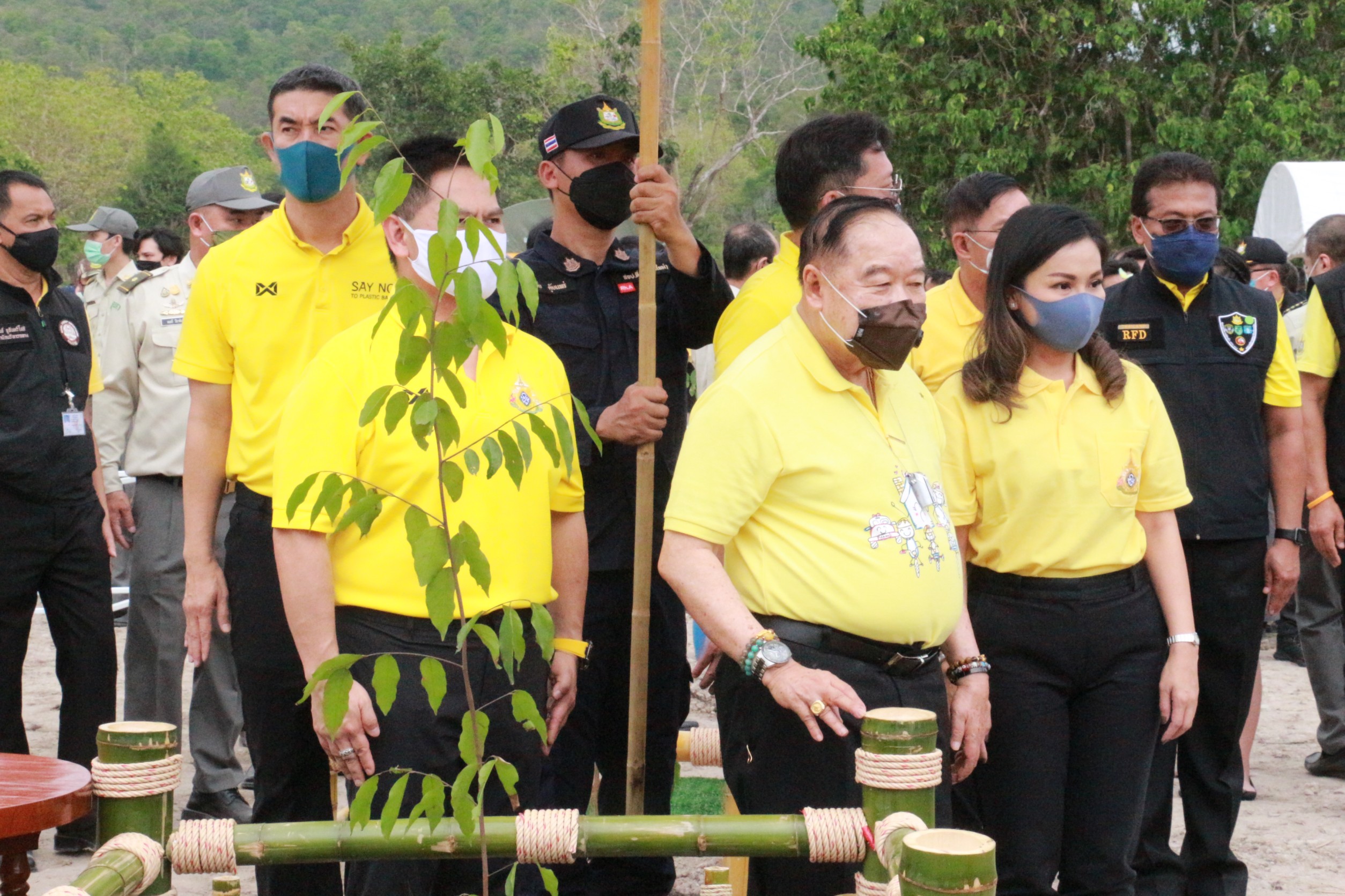 รองนายกฯ ลงพื้นที่ นำปลูกต้นไม้ต้นแรก เพื่อฟื้นฟูป่าและเพิ่มพื้นที่สีเขียว นำร่องที่จังหวัดเชียงใหม่ รองนายกฯ ลงพื้นที่ นำปลูกต้นไม้ต้นแรก เพื่อฟื้นฟูป่าและเพิ่มพื้นที่สีเขียว นำร่องที่จังหวัดเชียงใหม่