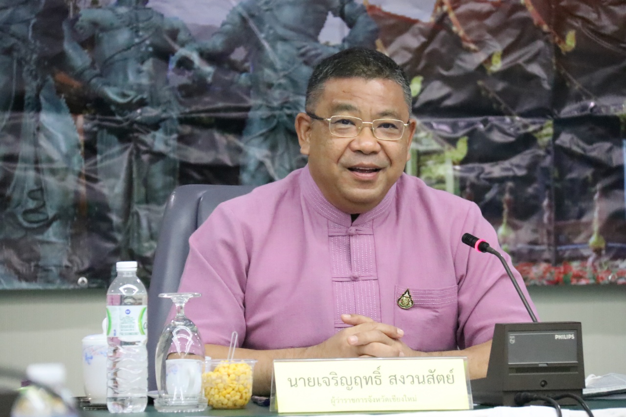 คณะผู้บริหารจังหวัดเชียงใหม่พบปะสื่อมวลชน พร้อมแถลงสรุปภาพรวมการดำเนินการแก้ไขปัญหาสถานการณ์ COVID-19 ของจังหวัดเชียงใหม่ในห้วงที่ผ่านมา หลังสถานการณ์เริ่มคลี่คลายไปในทิศทางที่ดีขึ้น พร้อมเน้นย้ำให้ประชาชนการ์ดอย่าตก และขอบคุณประชาชนชาวเชียงใหม่ทุกคนที่ให คณะผู้บริหารจังหวัดเชียงใหม่พบปะสื่อมวลชน พร้อมแถลงสรุปภาพรวมการดำเนินการแก้ไขปัญหาสถานการณ์ COVID-19 ของจังหวัดเชียงใหม่ในห้วงที่ผ่านมา หลังสถานการณ์เริ่มคลี่คลายไปในทิศทางที่ดีขึ้น พร้อมเน้นย้ำให้ประชาชนการ์ดอย่าตก และขอบคุณประชาชนชาวเชียงใหม่ทุกคนที่ให