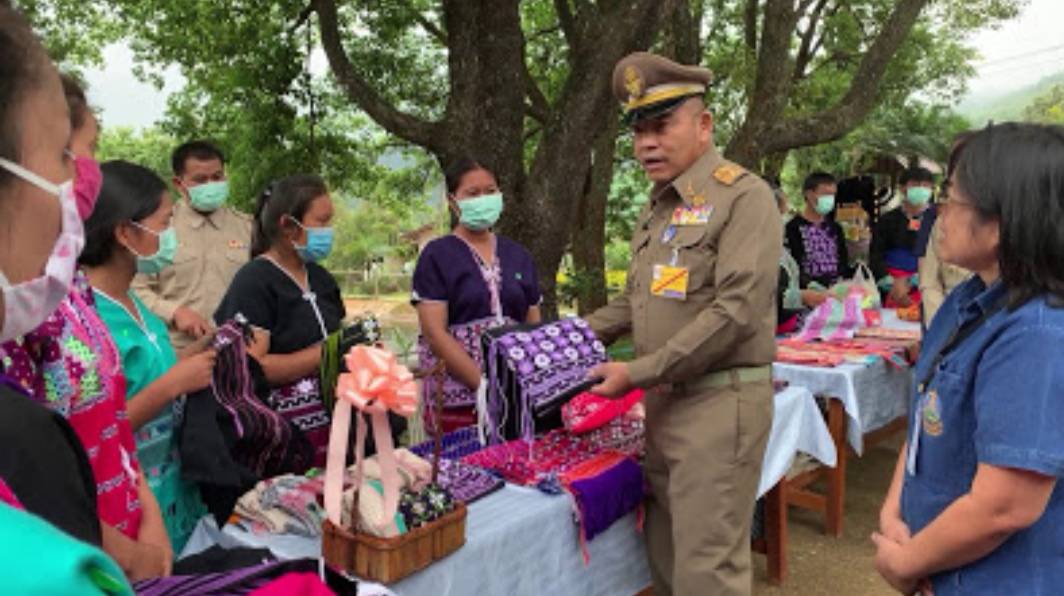 พลเอก กัมปนาท รุดดิษฐ์ องคมนตรี ประธานกรรมการบริหารมูลนิธิโครงการหลวง ตรวจเยี่ยมและติดตามงานในพื้นที่ของมูลนิธิโครงการหลวงในจังหวัดเชียงใหม่ พลเอก กัมปนาท รุดดิษฐ์ องคมนตรี ประธานกรรมการบริหารมูลนิธิโครงการหลวง ตรวจเยี่ยมและติดตามงานในพื้นที่ของมูลนิธิโครงการหลวงในจังหวัดเชียงใหม่