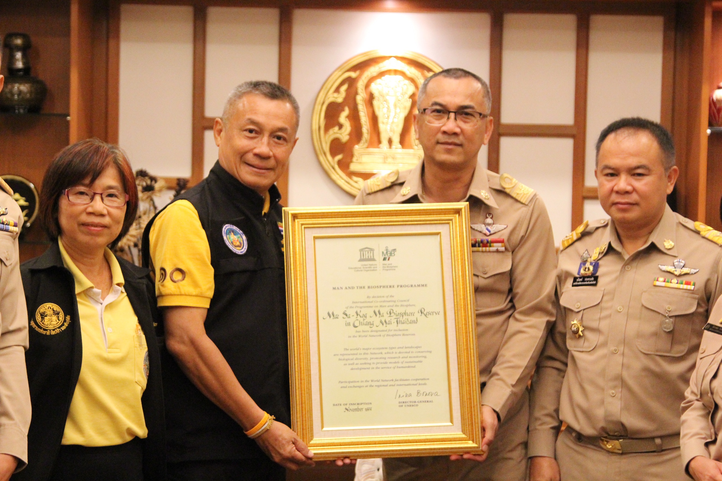 กรมอุทยานแห่งชาติ สัตว์ป่า และพันธุ์พืช มอบสำเนาใบประกาศพื้นที่สงวนชีวมณฑลแม่สา - คอกม้า จากยูเนสโกให้แก่จังหวัดเชียงใหม่ กรมอุทยานแห่งชาติ สัตว์ป่า และพันธุ์พืช มอบสำเนาใบประกาศพื้นที่สงวนชีวมณฑลแม่สา - คอกม้า จากยูเนสโกให้แก่จังหวัดเชียงใหม่