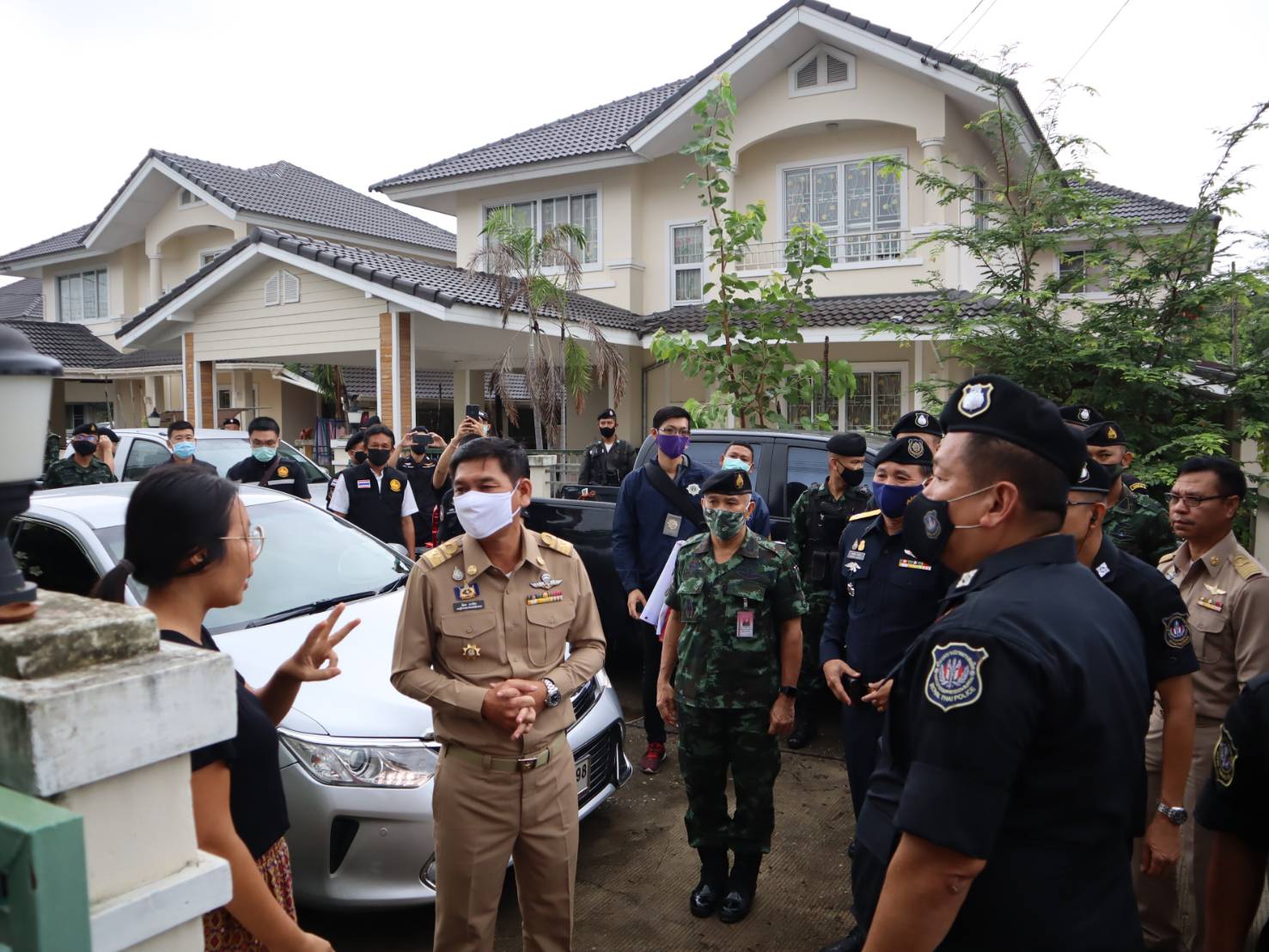 สำนักงานป้องกันและปราบปรามยาเสพติดร่วมกับกองบัญชาการตำรวจปราบปรามยาเสพติดและศูนย์ปฏิบัติการบริหารการแก้ไขปัญหายาเสพติดชายแดนภาคเหนือพร้อมหน่วยงานความมั่นคงเปิดปฏิบัติการสยบไพรี 63 ยุทธการเด็ดปีกภมร ในพื้นที่จังหวัดเชียงใหม่และจังหวัดเขียงรายยึดทรัพย์มูลค่ สำนักงานป้องกันและปราบปรามยาเสพติดร่วมกับกองบัญชาการตำรวจปราบปรามยาเสพติดและศูนย์ปฏิบัติการบริหารการแก้ไขปัญหายาเสพติดชายแดนภาคเหนือพร้อมหน่วยงานความมั่นคงเปิดปฏิบัติการสยบไพรี 63 ยุทธการเด็ดปีกภมร ในพื้นที่จังหวัดเชียงใหม่และจังหวัดเขียงรายยึดทรัพย์มูลค่