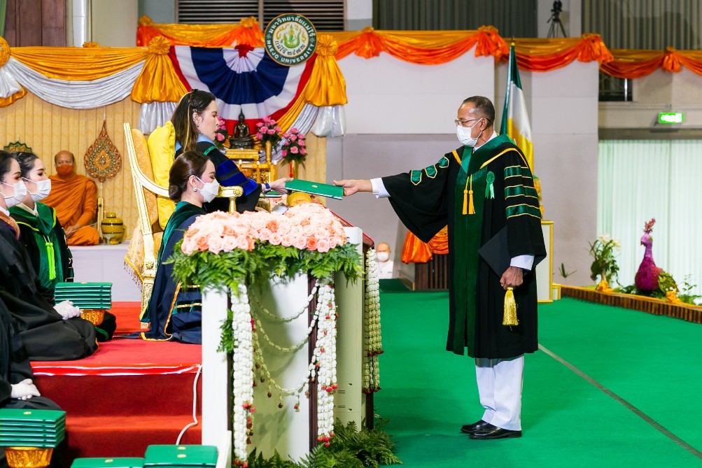 พิธีพระราชทานปริญญาบัตรมหาวิทยาลัยแม่โจ้ ครั้งที่ 42 ในวันแรก พิธีพระราชทานปริญญาบัตรมหาวิทยาลัยแม่โจ้ ครั้งที่ 42 ในวันแรก