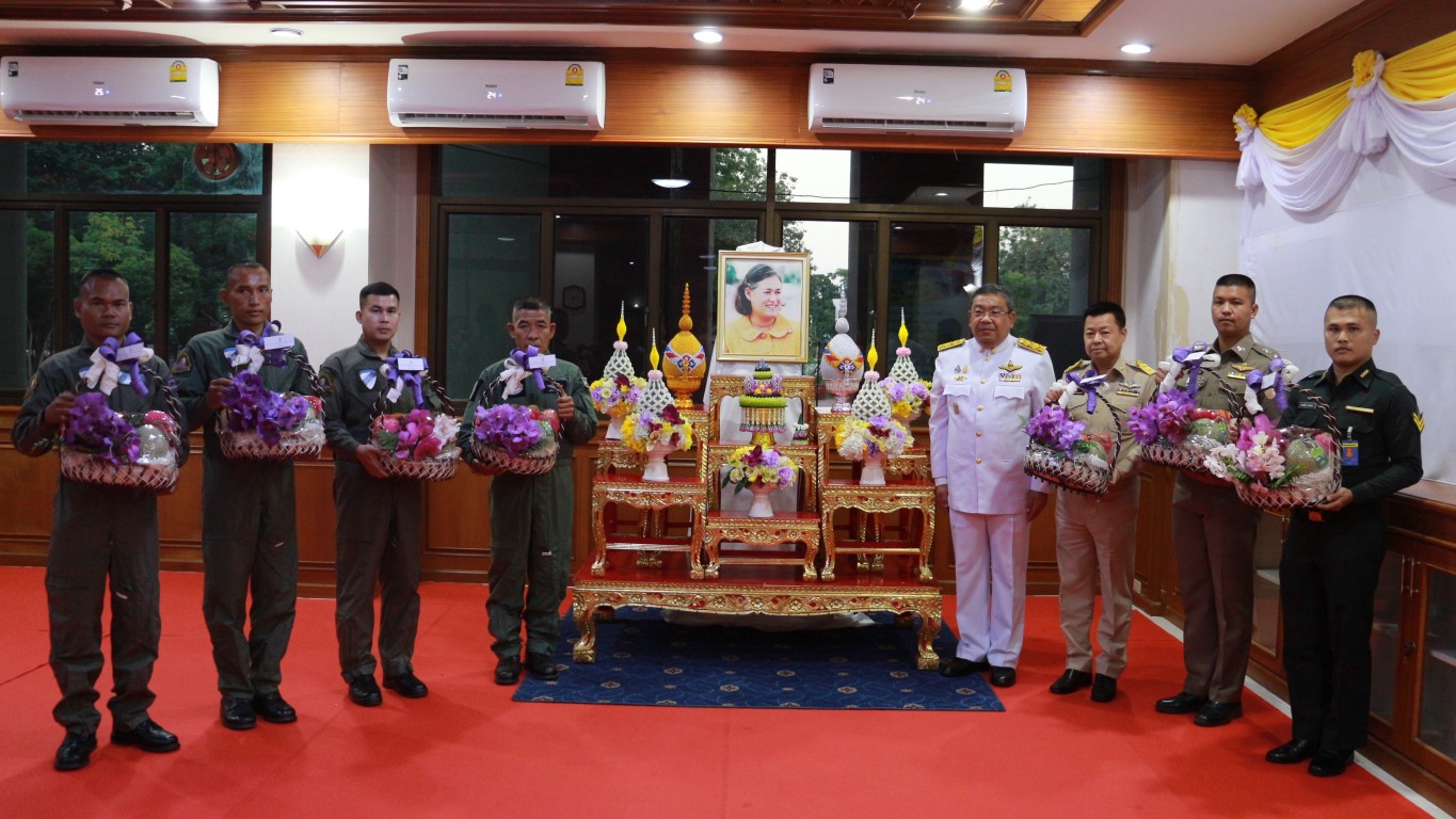 สมเด็จพระกนิษฐาธิราชเจ้า กรมสมเด็จพระเทพรัตนราชสุดาฯ สยามบรมราชกุมารี พระราชทานกระเช้าเพื่อเป็นขวัญและกำลังใจให้กับเจ้าหน้าที่ที่ประสบเหตุเฮลิคอปเตอร์เสียหลัก ในพื้นที่จังหวัดเชียงใหม่