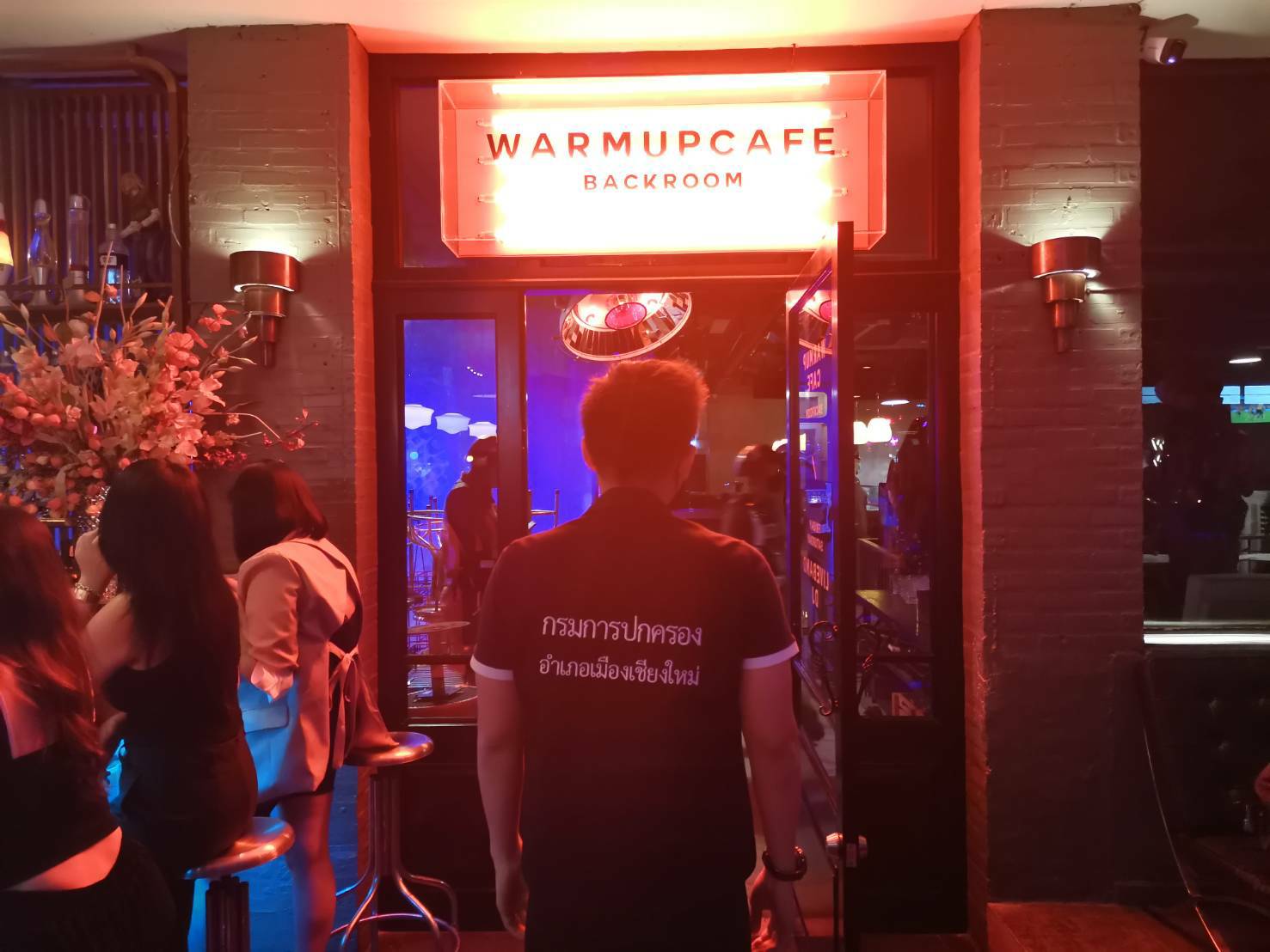 ศปก.เมืองเชียงใหม่ ตรวจสถานบันเทิง “Warm Up - Beer Lab - Pretty Club” ย้ำการปฏิบัติตามมาตรการป้องกันโควิด-19 ศปก.เมืองเชียงใหม่ ตรวจสถานบันเทิง “Warm Up - Beer Lab - Pretty Club” ย้ำการปฏิบัติตามมาตรการป้องกันโควิด-19