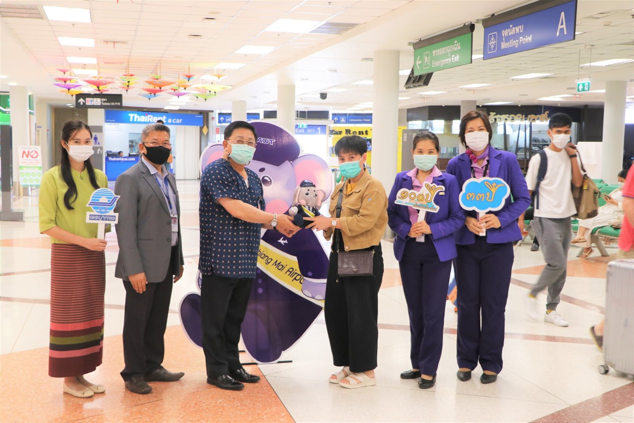 ท่าอากาศยานเชียงใหม่จัดกิจกรรม Surprise Gift มอบตุ๊กตาช้างมาสคอต 100 ปีสนามบินเชียงใหม่ ให้แก่ผู้โดยสารเด็กเล็กและผู้โดยสารที่โชคดี ท่าอากาศยานเชียงใหม่จัดกิจกรรม Surprise Gift มอบตุ๊กตาช้างมาสคอต 100 ปีสนามบินเชียงใหม่ ให้แก่ผู้โดยสารเด็กเล็กและผู้โดยสารที่โชคดี