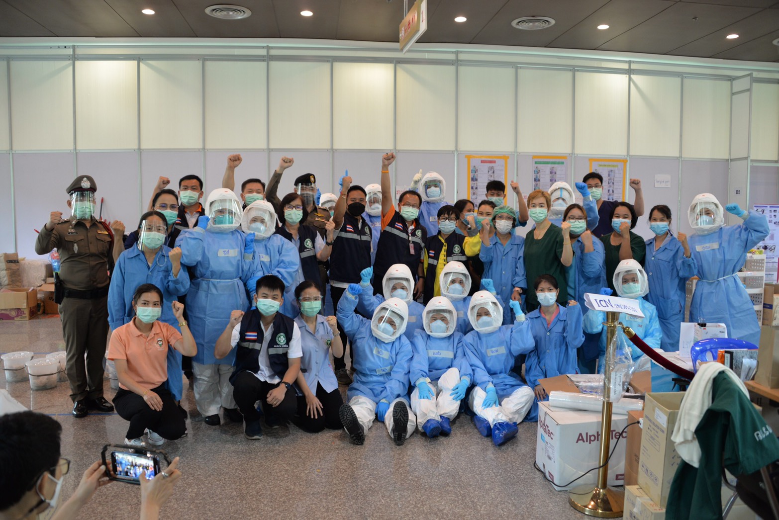 โรงพยาบาลสนามเชียงใหม่ส่งผู้ป่วยโควิด-19 รักษาหายแล้ว 2 รายสุดท้ายกลับบ้าน พร้อมปิดทำความสะอาดฆ่าเชื้อส่งคืนพื้นที่ต่อไป โรงพยาบาลสนามเชียงใหม่ส่งผู้ป่วยโควิด-19 รักษาหายแล้ว 2 รายสุดท้ายกลับบ้าน พร้อมปิดทำความสะอาดฆ่าเชื้อส่งคืนพื้นที่ต่อไป