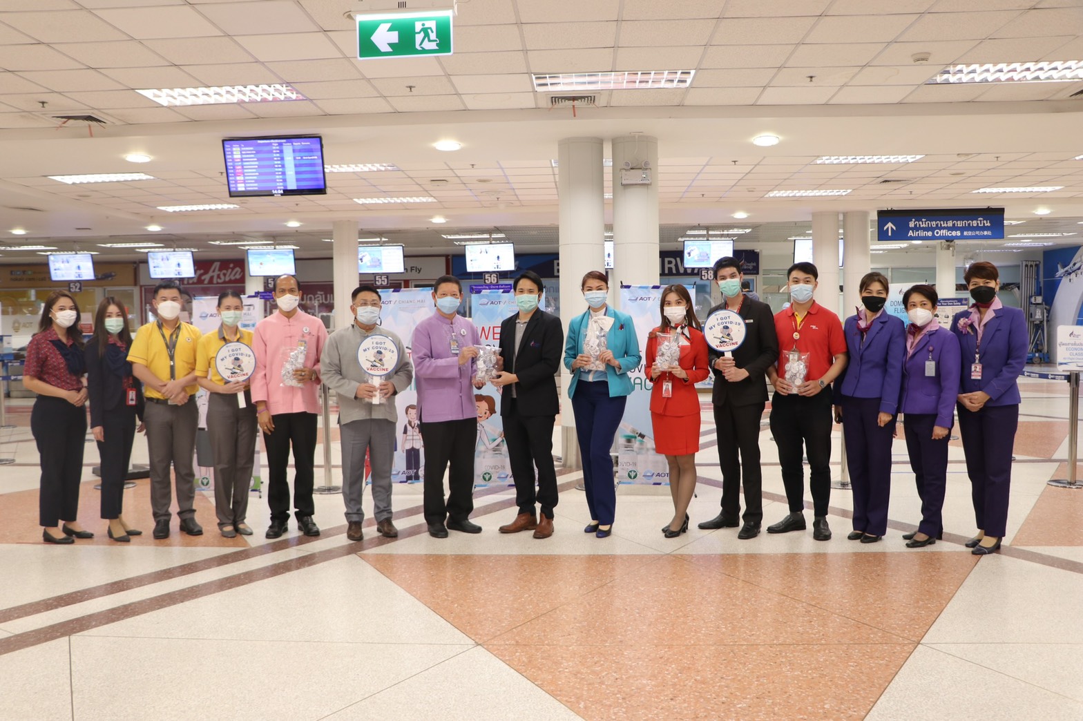 ท่าอากาศยานเชียงใหม่ ขานรับนโยบายเปิดประเทศของรัฐบาล เตรียมพร้อมบุคลากรให้ได้รับวัคซีน และกำหนดฝึกซ้อมแผนฉุกเฉินเพื่อทบทวนขั้นตอนการปฏิบัติกรณีเหตุฉุกเฉินทางการแพทย์ในเร็วๆ นี้ ท่าอากาศยานเชียงใหม่ ขานรับนโยบายเปิดประเทศของรัฐบาล เตรียมพร้อมบุคลากรให้ได้รับวัคซีน และกำหนดฝึกซ้อมแผนฉุกเฉินเพื่อทบทวนขั้นตอนการปฏิบัติกรณีเหตุฉุกเฉินทางการแพทย์ในเร็วๆ นี้