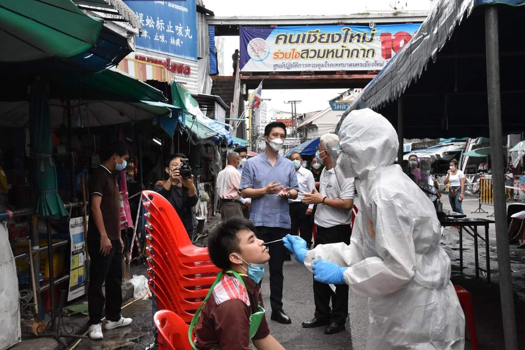 เทศบาลนครเชียงใหม่ปฏิบัติการตรวจเชื้อโควิด-19 เชิงรุก ด้วยชุดตรวจ Rapid Antigen Test นำร่องย่านตลาดในเขตเทศบาลฯ เทศบาลนครเชียงใหม่ปฏิบัติการตรวจเชื้อโควิด-19 เชิงรุก ด้วยชุดตรวจ Rapid Antigen Test นำร่องย่านตลาดในเขตเทศบาลฯ
