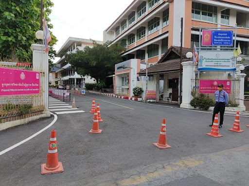 ขยายเวลางดใช้อาคารจัดการเรียนการสอนแบบ On site จนถึง 30 กันยายน เว้นแต่ได้รับอนุญาตจากคณะกรรมการโรคติดต่อฯ เป็นรายสถานศึกษา ขยายเวลางดใช้อาคารจัดการเรียนการสอนแบบ On site จนถึง 30 กันยายน เว้นแต่ได้รับอนุญาตจากคณะกรรมการโรคติดต่อฯ เป็นรายสถานศึกษา