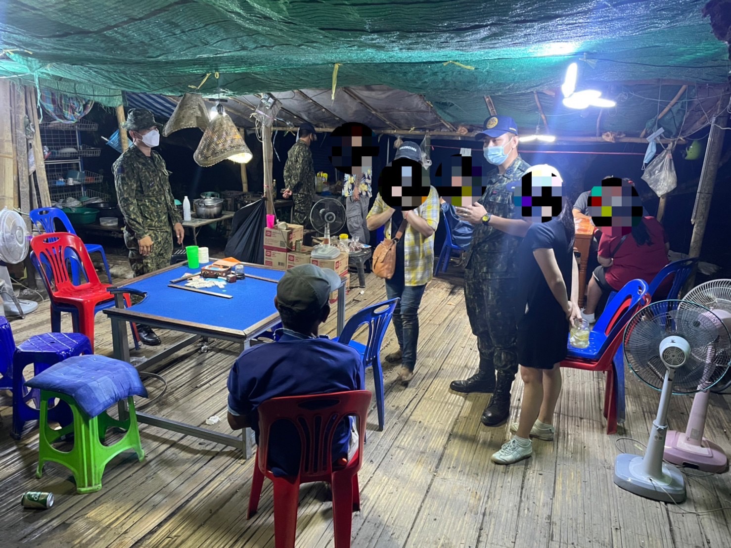 อ.แม่อาย สนธิกำลังจับนักพนัน อ.แม่อาย สนธิกำลังจับนักพนัน