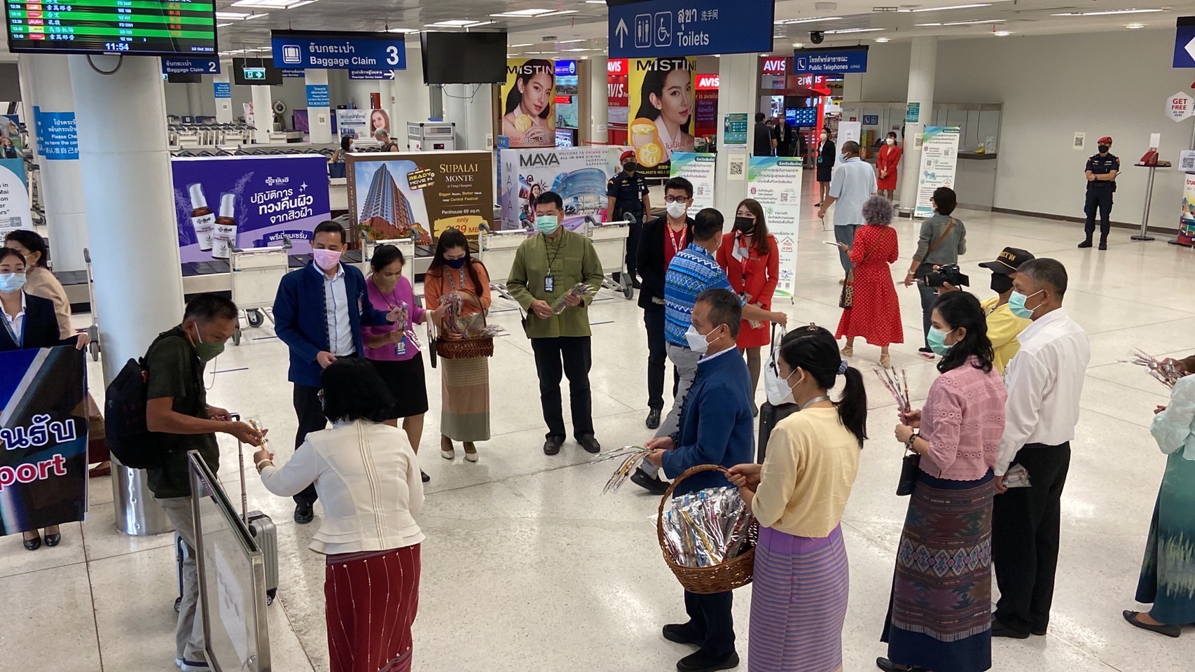 ท่าอากาศยานเชียงใหม่ ประเดิมรับเที่ยวบินข้ามภาคจากหัวหินเป็นเที่ยวบินแรก หลังสายการบินต่างๆ เริ่มทยอยกลับมาให้บริการเส้นทางบินข้ามภาค ตามนโยบายกระตุ้นการท่องเที่ยว “เราเที่ยวด้วยกันเฟส 3” ของภาครัฐ ภายใต้มาตรฐานความปลอดภัยเเละสุขอนามัยตามข้อกำหนดอย่างเคร่ ท่าอากาศยานเชียงใหม่ ประเดิมรับเที่ยวบินข้ามภาคจากหัวหินเป็นเที่ยวบินแรก หลังสายการบินต่างๆ เริ่มทยอยกลับมาให้บริการเส้นทางบินข้ามภาค ตามนโยบายกระตุ้นการท่องเที่ยว “เราเที่ยวด้วยกันเฟส 3” ของภาครัฐ ภายใต้มาตรฐานความปลอดภัยเเละสุขอนามัยตามข้อกำหนดอย่างเคร่
