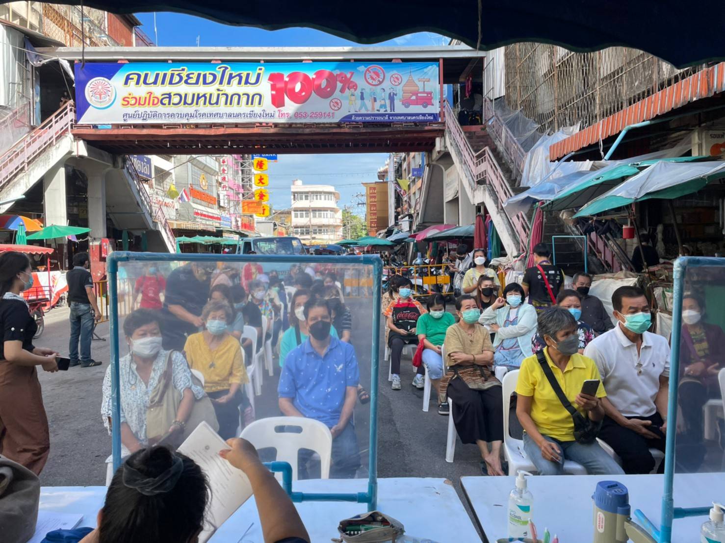 เฝ้าระวังคลัสเตอร์ตลาดวโรรสและตลาดต้นลำไยอย่างใกล้ชิด หลังยังพบผู้ติดเชื้อเพิ่มขึ้น เฝ้าระวังคลัสเตอร์ตลาดวโรรสและตลาดต้นลำไยอย่างใกล้ชิด หลังยังพบผู้ติดเชื้อเพิ่มขึ้น