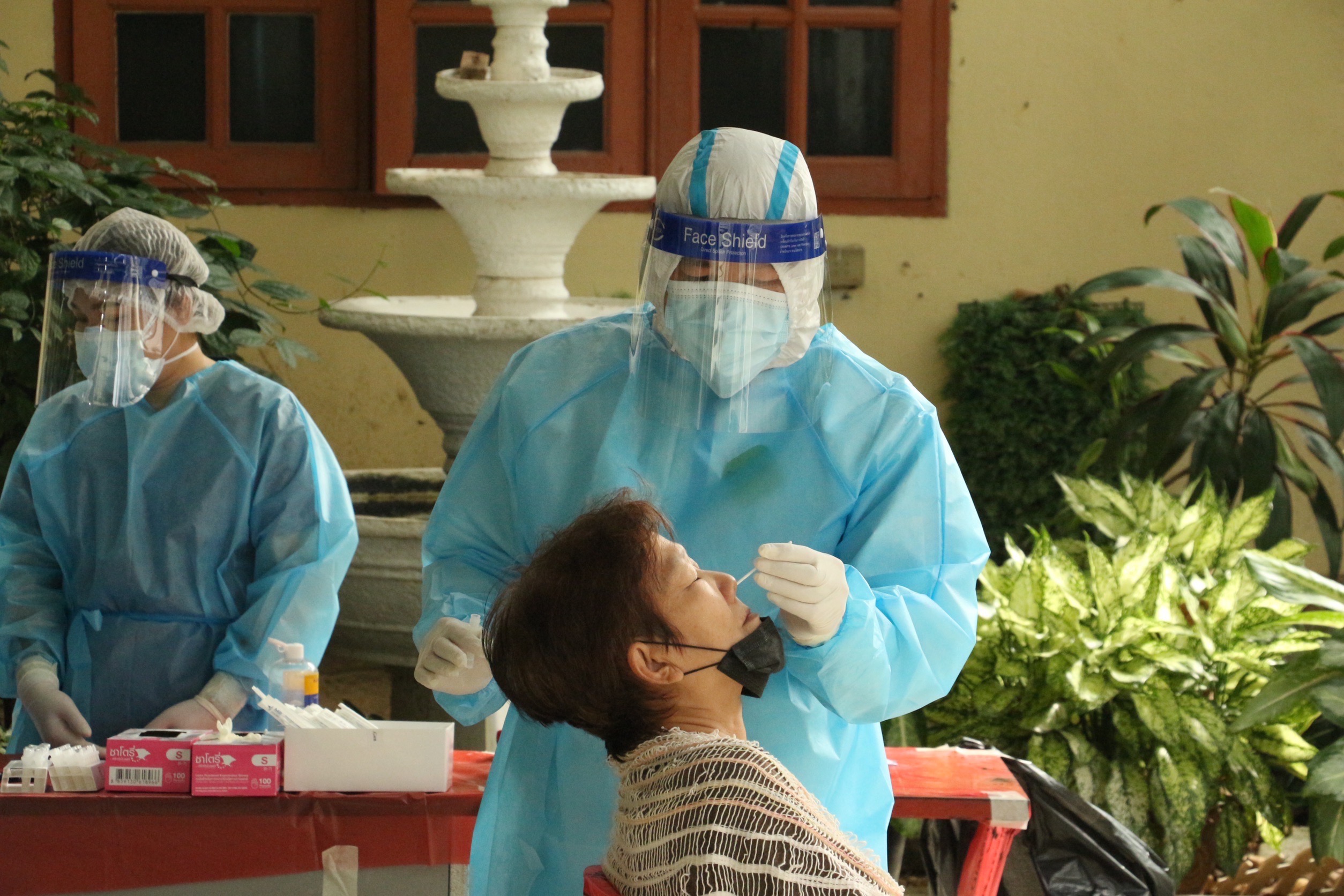 เตรียมปูพรม เคาะประตูบ้าน ตรวจหาเชื้อโควิด-19 ทั้งคนไทยและต่างด้าว เริ่ม 17 พ.ย. นี้ เตรียมปูพรม เคาะประตูบ้าน ตรวจหาเชื้อโควิด-19 ทั้งคนไทยและต่างด้าว เริ่ม 17 พ.ย. นี้
