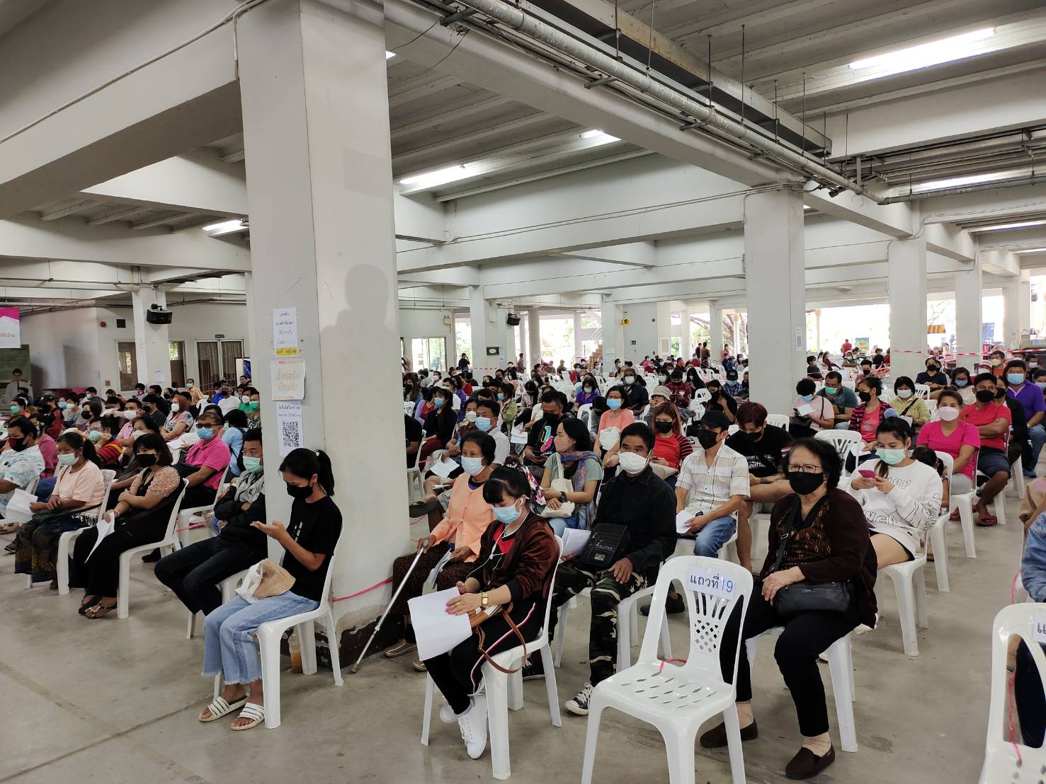 ศูนย์ฉีดวัคซีนจังหวัดเชียงใหม่ คึกคัก ประชาชนชาวจังหวัดเชียงใหม่ พึงพอใจแคมเปญเลือกสูตรวัคซีนได้เอง ศูนย์ฉีดวัคซีนจังหวัดเชียงใหม่ คึกคัก ประชาชนชาวจังหวัดเชียงใหม่ พึงพอใจแคมเปญเลือกสูตรวัคซีนได้เอง