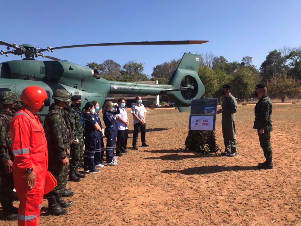 ฉก.ม.4 ฝึกทบทวนการปฏิบัติภารกิจร่วมกับอากาศยาน ฮ.ท.145 (Air Ambulance) ในการลำเลียงผู้ป่วยฉุกเฉินทางอากาศในพื้นที่อำเภอชายแดน ฉก.ม.4 ฝึกทบทวนการปฏิบัติภารกิจร่วมกับอากาศยาน ฮ.ท.145 (Air Ambulance) ในการลำเลียงผู้ป่วยฉุกเฉินทางอากาศในพื้นที่อำเภอชายแดน