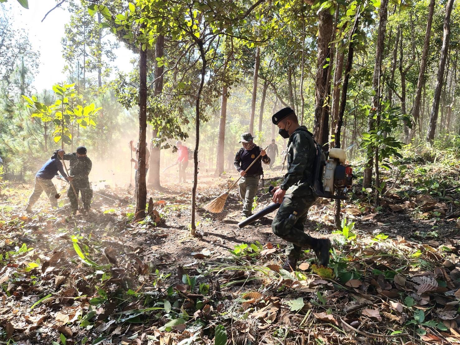 ภายหลังจากที่กองบัญชาการควบคุมสถานการณ์ไฟป่าหมอกควันและฝุ่นละอองภาคเหนือ กองทัพภาคที่ 3 ส่วนหน้า จัดชุดปฏิบัติการลาดตระเวนและดับไฟป่าในพื้นที่จังหวัดเชียงใหม่ ประจำปีงบประมาณ 2565 เพื่อออกปฏิบัติการลาดตระเวน เฝ้าระวังการดับไฟ ภายหลังจากที่กองบัญชาการควบคุมสถานการณ์ไฟป่าหมอกควันและฝุ่นละอองภาคเหนือ กองทัพภาคที่ 3 ส่วนหน้า จัดชุดปฏิบัติการลาดตระเวนและดับไฟป่าในพื้นที่จังหวัดเชียงใหม่ ประจำปีงบประมาณ 2565 เพื่อออกปฏิบัติการลาดตระเวน เฝ้าระวังการดับไฟ
