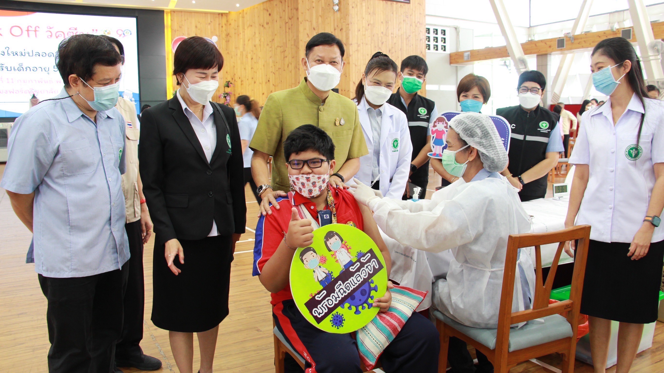 รองผู้ว่าราชการจังหวัดเชียงใหม่ ยืนยันการฉีดวัคซีนในเด็กไม่มีผลกระทบที่รุนแรง ขอให้ผู้ปกครองมั่นใจในประสิทธิภาพของวัคซีนและการเปิด On Site ของจังหวัดเชียงใหม่ รองผู้ว่าราชการจังหวัดเชียงใหม่ ยืนยันการฉีดวัคซีนในเด็กไม่มีผลกระทบที่รุนแรง ขอให้ผู้ปกครองมั่นใจในประสิทธิภาพของวัคซีนและการเปิด On Site ของจังหวัดเชียงใหม่