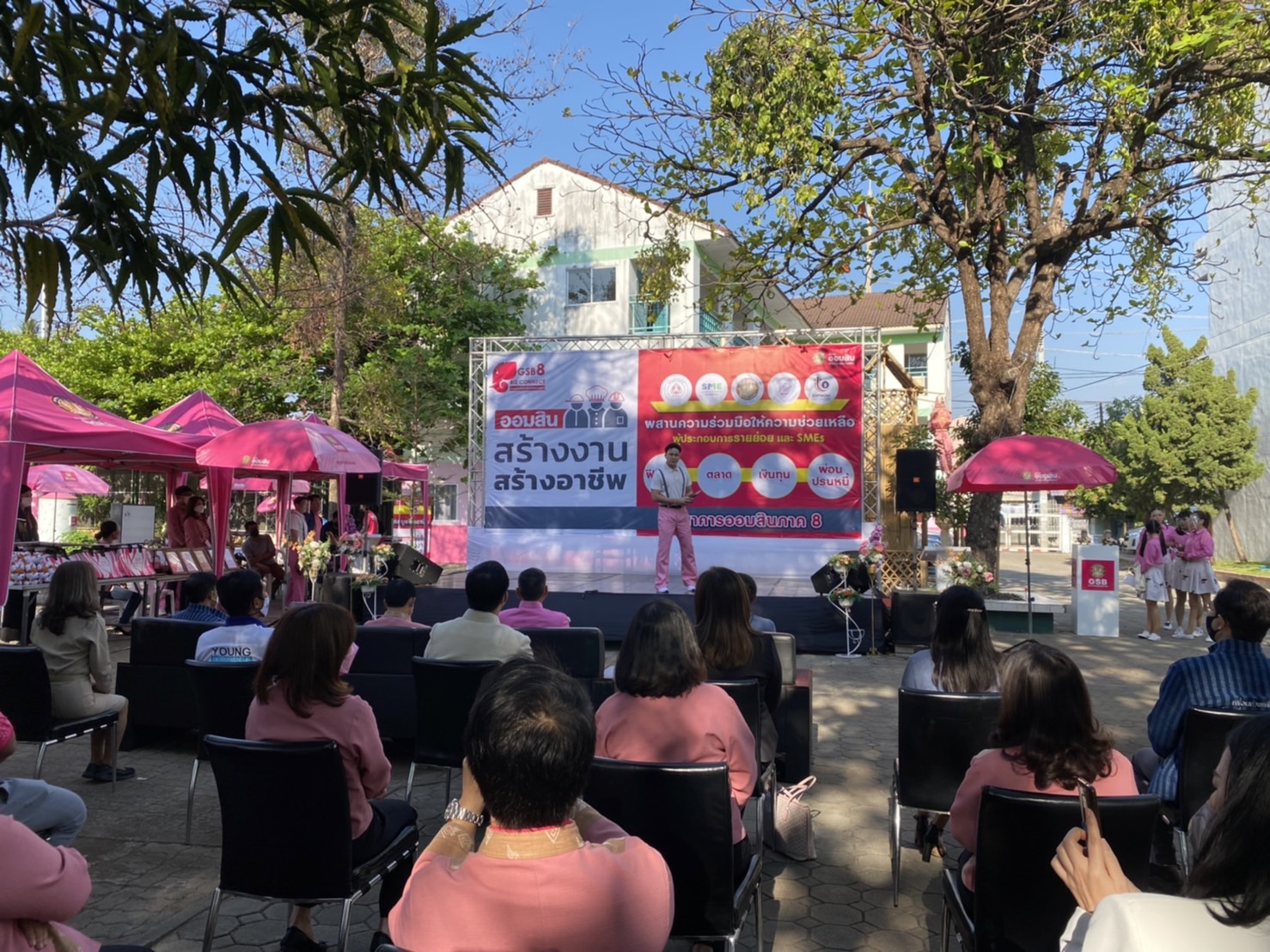 ธนาคารออมสินภาค 8 จัดกิจกรรม “ออมสิน สร้างงาน สร้างอาชีพ” เพื่อช่วยเหลือผู้ที่ได้รับผลกระทบจากการระบาดของโรคโควิด-19 ตลอดจนการกระตุ้นสินเชื่อตามนโยบายของรัฐบาล ธนาคารออมสินภาค 8 จัดกิจกรรม “ออมสิน สร้างงาน สร้างอาชีพ” เพื่อช่วยเหลือผู้ที่ได้รับผลกระทบจากการระบาดของโรคโควิด-19 ตลอดจนการกระตุ้นสินเชื่อตามนโยบายของรัฐบาล