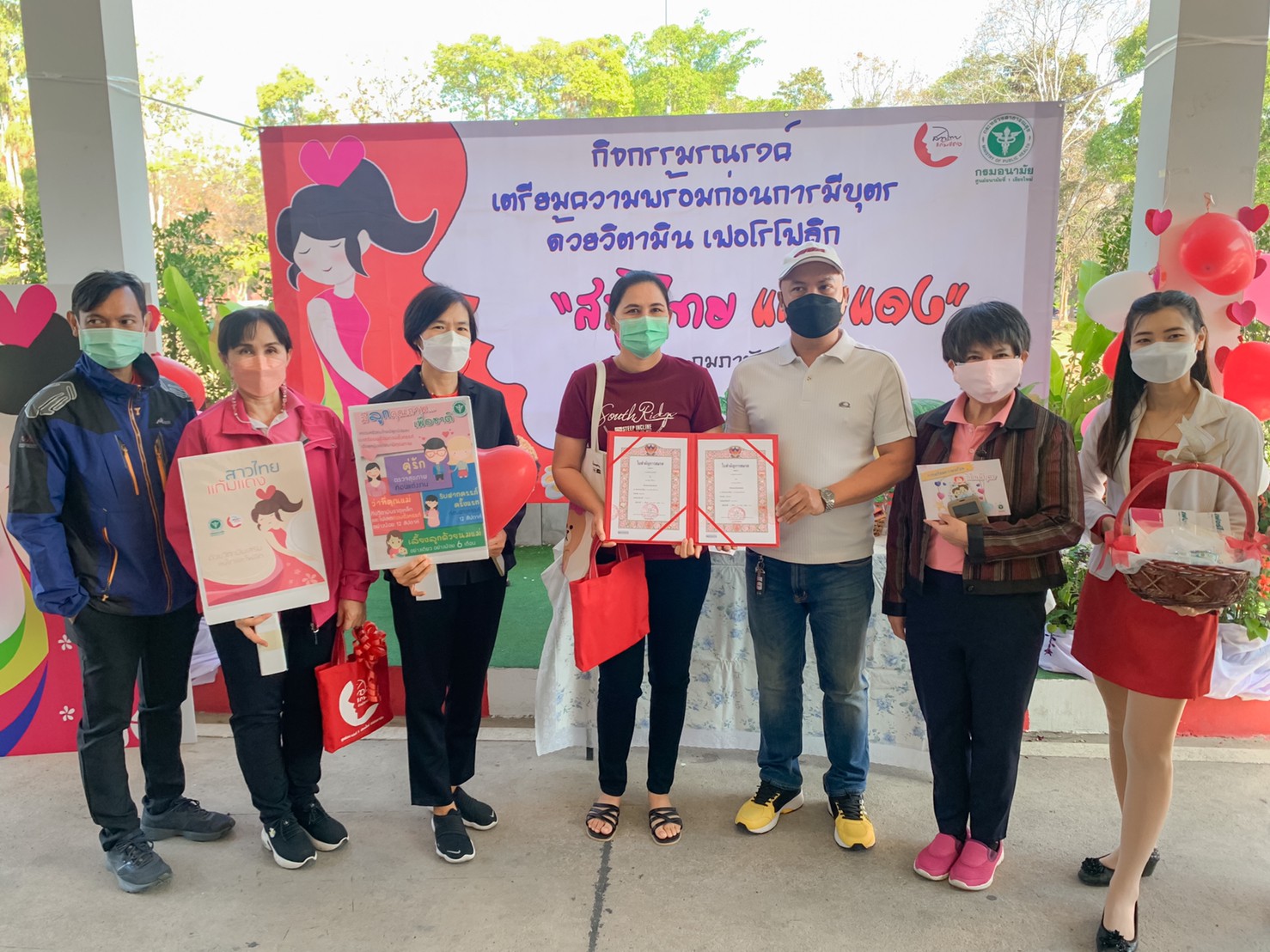 คู่รักทยอยเดินทางมาจดทะเบียนสมรสเนื่องในวันแห่งความรัก Valentine’s Day ณ ที่ว่าการอำเภอจังหวัดเชียงใหม่ ภายใต้มาตรการป้องกันโควิด-19 คู่รักทยอยเดินทางมาจดทะเบียนสมรสเนื่องในวันแห่งความรัก Valentine’s Day ณ ที่ว่าการอำเภอจังหวัดเชียงใหม่ ภายใต้มาตรการป้องกันโควิด-19