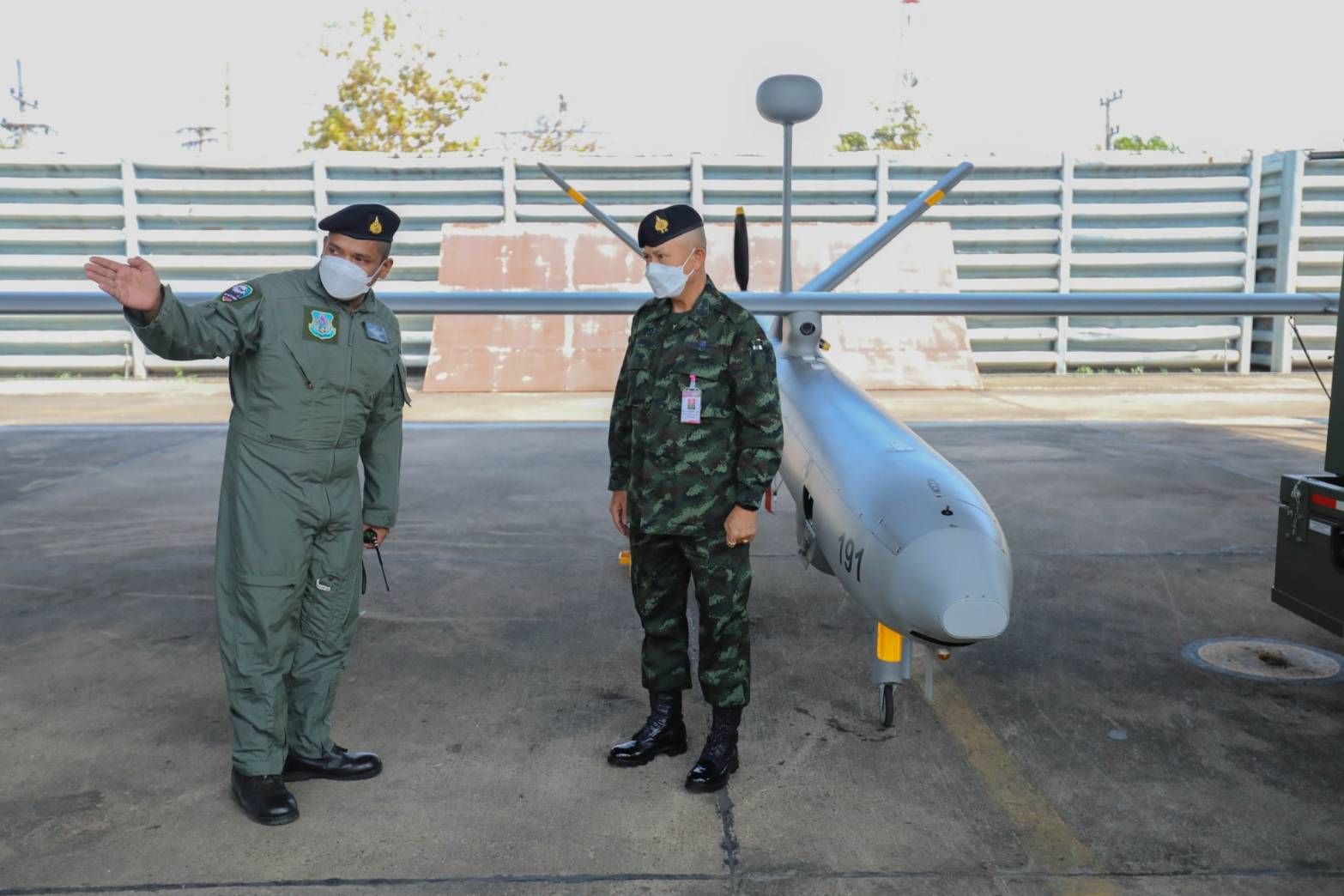 บก.คฟป.ทภ.3 สน.เตรียมความพร้อมอากาศยานไร้คนขับ UAV รุ่น Hermes 450 (เฮอร์เมส)เพื่อใช้ในการบินลาดตะเวนตรวจจุดความร้อน ก่อนนำกำลังภาคพื้นเข้าดับไฟ บก.คฟป.ทภ.3 สน.เตรียมความพร้อมอากาศยานไร้คนขับ UAV รุ่น Hermes 450 (เฮอร์เมส)เพื่อใช้ในการบินลาดตะเวนตรวจจุดความร้อน ก่อนนำกำลังภาคพื้นเข้าดับไฟ