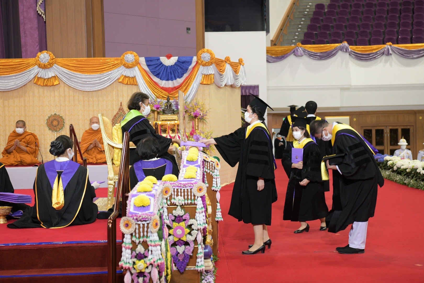 สมเด็จพระกนิษฐาธิราชเจ้า กรมสมเด็จพระเทพรัตนราชสุดาฯ สยามบรมราชกุมารี เสด็จพระราชดำเนินแทนพระองค์ พระราชทานปริญญาบัตรแก่ผู้สำเร็จการศึกษามหาวิทยาลัยเชียงใหม่ สมเด็จพระกนิษฐาธิราชเจ้า กรมสมเด็จพระเทพรัตนราชสุดาฯ สยามบรมราชกุมารี เสด็จพระราชดำเนินแทนพระองค์ พระราชทานปริญญาบัตรแก่ผู้สำเร็จการศึกษามหาวิทยาลัยเชียงใหม่