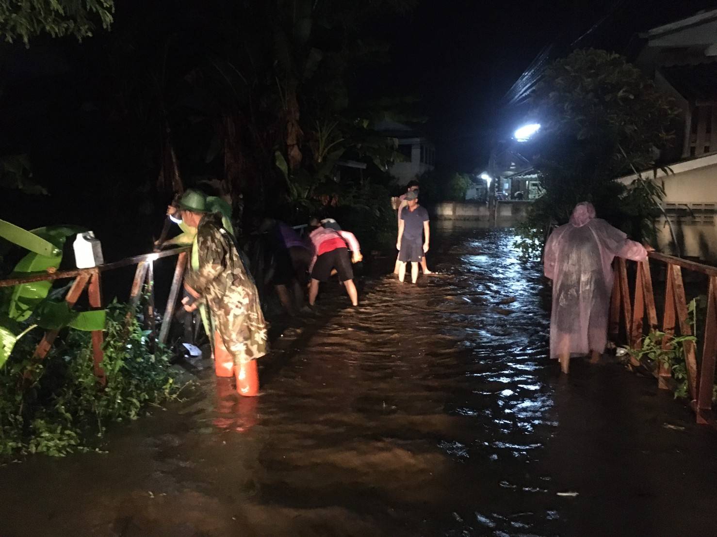 แม่อายฝนตกหนัก หลากท่วมแล้ว 3 หมู่บ้าน บ้านเรือนราษฎรเสียหาย 80 หลัง ส่วนอุทกวิทยาเชียงใหม่เตือนเป็นพื้นที่เสี่ยง เผยฝนสะสม 12 ชั่วโมง สูงถึง 109.5 มม. แม่อายฝนตกหนัก หลากท่วมแล้ว 3 หมู่บ้าน บ้านเรือนราษฎรเสียหาย 80 หลัง ส่วนอุทกวิทยาเชียงใหม่เตือนเป็นพื้นที่เสี่ยง เผยฝนสะสม 12 ชั่วโมง สูงถึง 109.5 มม.