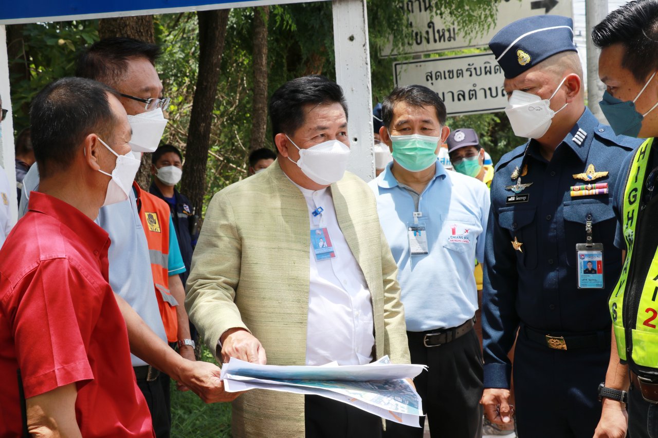 ผู้ว่าราชการจังหวัดเชียงใหม่ ลงพื้นที่เร่งแก้ไขปัญหาจุดวิกฤติน้ำท่วมในเขตเมือง วางแผนแก้ไขปัญหาเฉพาะหน้าโดยขุดลอกทางน้ำและปรับเส้นทางการจราจรถนนสนามบินหากเกิดน้ำท่วมฉับพลัน พร้อมเตรียมสร้างลำรางระบายน้ำลอดผ่านถนนตามแนวลำเหมืองเดิม แก้ไขปัญหาในระยะยาว ผู้ว่าราชการจังหวัดเชียงใหม่ ลงพื้นที่เร่งแก้ไขปัญหาจุดวิกฤติน้ำท่วมในเขตเมือง วางแผนแก้ไขปัญหาเฉพาะหน้าโดยขุดลอกทางน้ำและปรับเส้นทางการจราจรถนนสนามบินหากเกิดน้ำท่วมฉับพลัน พร้อมเตรียมสร้างลำรางระบายน้ำลอดผ่านถนนตามแนวลำเหมืองเดิม แก้ไขปัญหาในระยะยาว