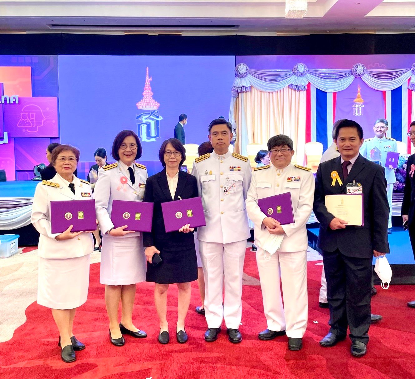 นักวิจัย มช. เข้ารับพระราชทานเกียรติบัตร จากสมเด็จพระกนิษฐาธิราชเจ้า กรมสมเด็จพระเทพรัตนราชสุดาฯ สยามบรมราชกุมารี ในงานมหกรรมงานวิจัยแห่งชาติ 2565 นักวิจัย มช. เข้ารับพระราชทานเกียรติบัตร จากสมเด็จพระกนิษฐาธิราชเจ้า กรมสมเด็จพระเทพรัตนราชสุดาฯ สยามบรมราชกุมารี ในงานมหกรรมงานวิจัยแห่งชาติ 2565