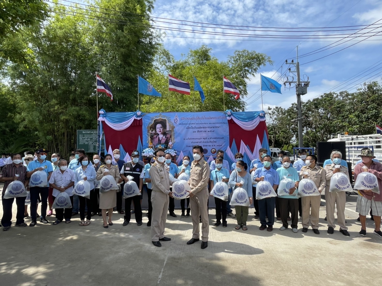 เชียงใหม่ ปล่อยพันธุ์สัตว์น้ำ 300,000 ตัว เฉลิมพระเกียรติฯ พระพันปีหลวง เชียงใหม่ ปล่อยพันธุ์สัตว์น้ำ 300,000 ตัว เฉลิมพระเกียรติฯ พระพันปีหลวง