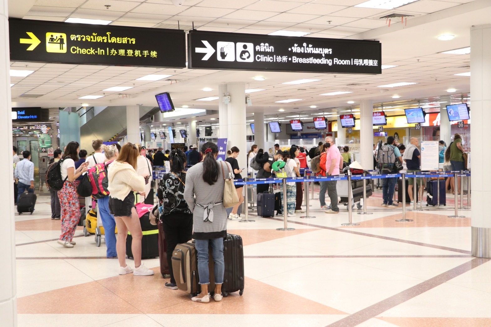 ท่าอากาศยานเชียงใหม่ จัดเจ้าหน้าที่เตรียมอำนวยความสะดวกผู้โดยสารในช่วงเทศกาลอย่างเต็มที่ พร้อมเสริมอุปกรณ์ Self Service เป็นทางเลือกให้ผู้โดยสารที่ไม่มีสัมภาระและต้องการความรวดเร็ว ท่าอากาศยานเชียงใหม่ จัดเจ้าหน้าที่เตรียมอำนวยความสะดวกผู้โดยสารในช่วงเทศกาลอย่างเต็มที่ พร้อมเสริมอุปกรณ์ Self Service เป็นทางเลือกให้ผู้โดยสารที่ไม่มีสัมภาระและต้องการความรวดเร็ว