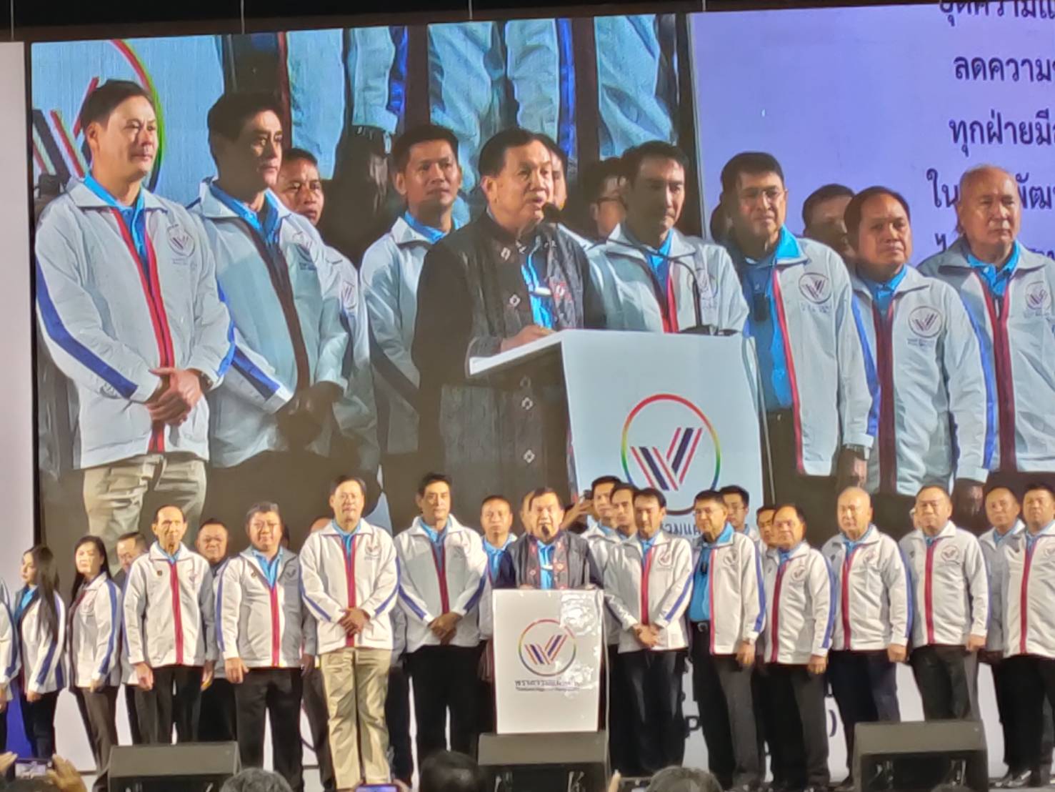 ‘บิ๊กน้อย’เปิดประชุมใหญ่สามัญพรรครวมแผ่นดิน ครั้งที่ 1/2566 ที่เชียงใหม่ประกาศความพร้อมสู่ศึกเลือกตั้ง หวัง 25ที่นั่ง ส.ส. เป็นพรรคเล็กยันไม่ใช่พรรคสำรองหรือแยกขั้วใคร พร้อมทำงานเพื่อประเทศ เชื่อหลังเลือกตั้งมีเปลี่ยนแปลง ‘บิ๊กน้อย’เปิดประชุมใหญ่สามัญพรรครวมแผ่นดิน ครั้งที่ 1/2566 ที่เชียงใหม่ประกาศความพร้อมสู่ศึกเลือกตั้ง หวัง 25ที่นั่ง ส.ส. เป็นพรรคเล็กยันไม่ใช่พรรคสำรองหรือแยกขั้วใคร พร้อมทำงานเพื่อประเทศ เชื่อหลังเลือกตั้งมีเปลี่ยนแปลง